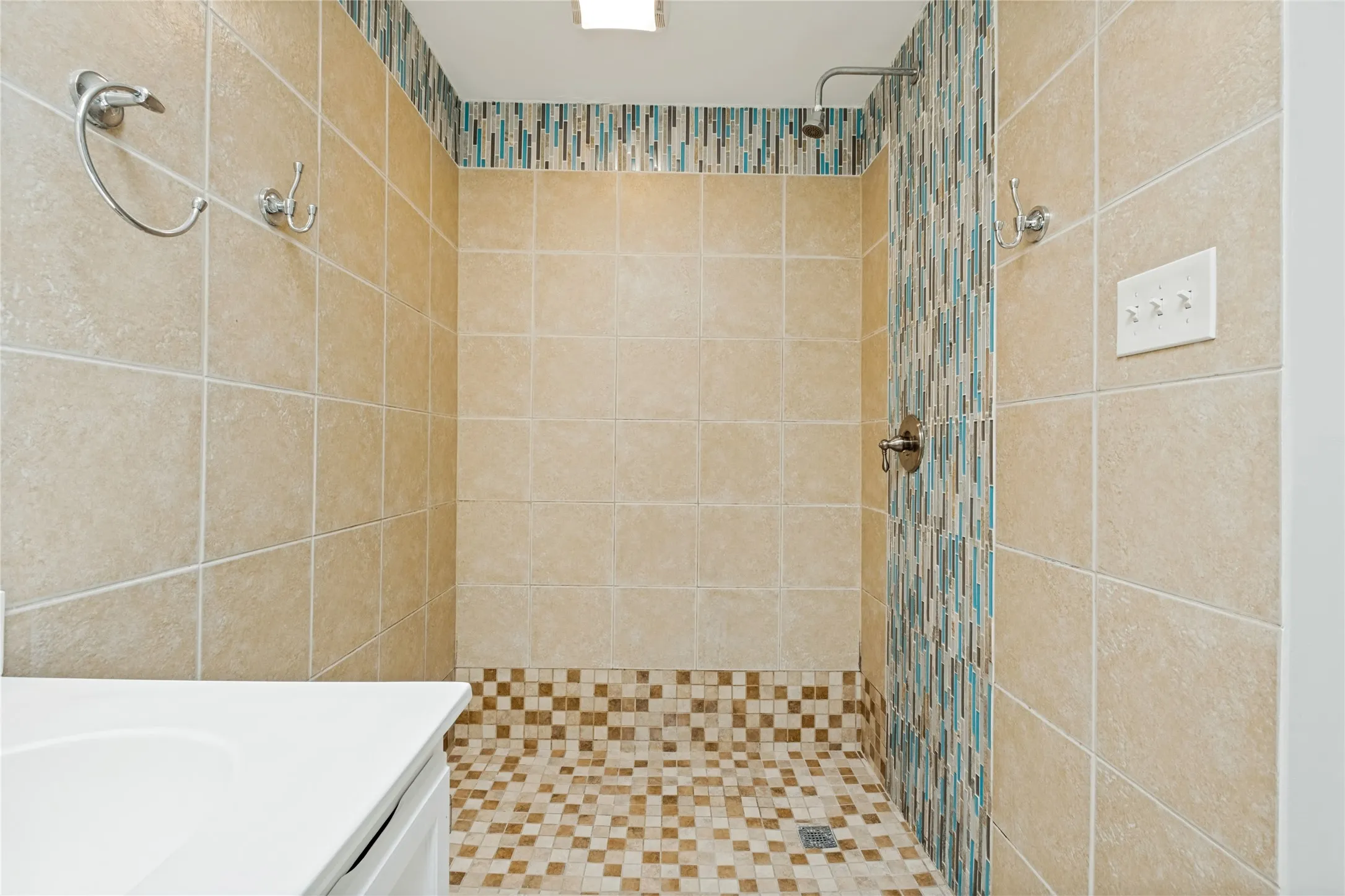 Single Family Residence For Sale in Dallas County , 4228 Hyde Park Drive, Mesquite, Texas 75150, 3 Bedroom, 3 Bathroom, Garage spaces, 1,396 Sqft, built in 1957, mls#21362312, Real Estate Agent in Mesquite, Homes For Sale in Dallas county, Homes For Sale in Mesquite, Realtor in Mesquite Texas, Real Estate Brokerage Independent Realty Texas, Luminita Cordes Realtor