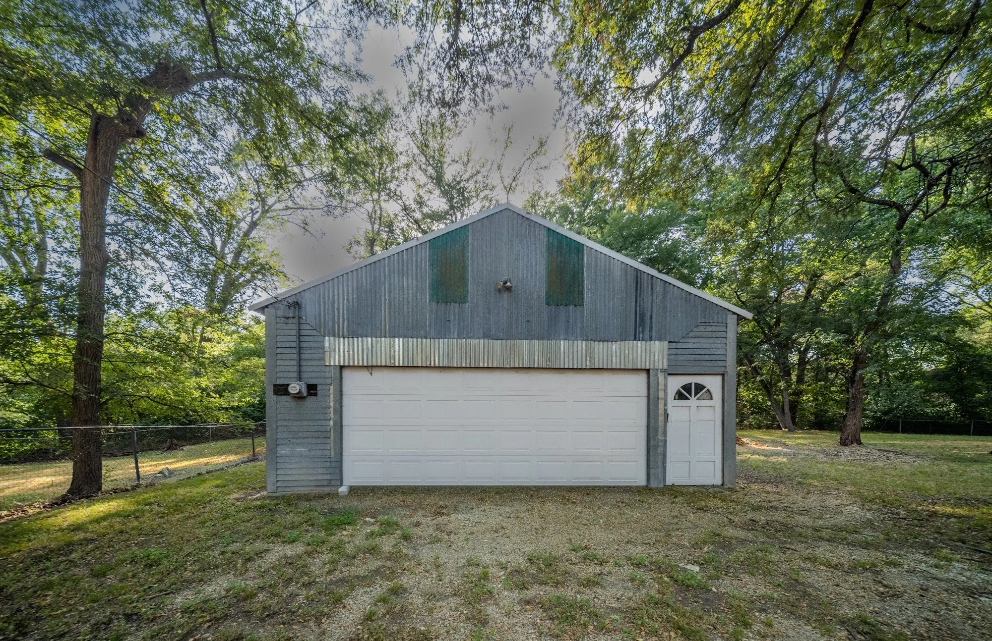 Single Family Residence For Sale in Ellis County , 305 Shadowwood Trail, Ovilla, Texas 75154, 3 Bedroom, 2 Bathroom, 2 Garage spaces, 1,654 Sqft, built in 1972, mls#21362172, Real Estate Agent in Ovilla, Homes For Sale in Ellis county, Homes For Sale in Ovilla, Realtor in Ovilla Texas, Real Estate Brokerage Independent Realty Texas, Luminita Cordes Realtor