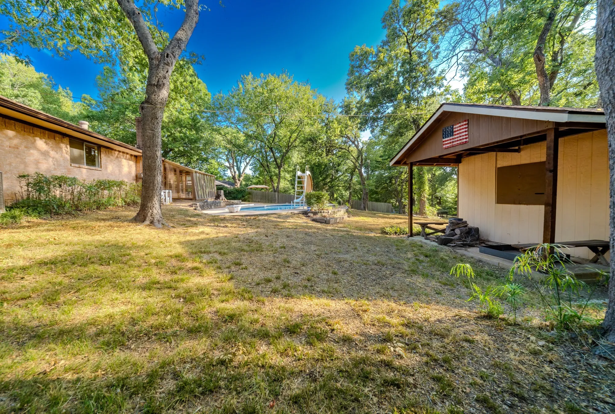 Single Family Residence For Sale in Ellis County , 305 Shadowwood Trail, Ovilla, Texas 75154, 3 Bedroom, 2 Bathroom, 2 Garage spaces, 1,654 Sqft, built in 1972, mls#21362172, Real Estate Agent in Ovilla, Homes For Sale in Ellis county, Homes For Sale in Ovilla, Realtor in Ovilla Texas, Real Estate Brokerage Independent Realty Texas, Luminita Cordes Realtor