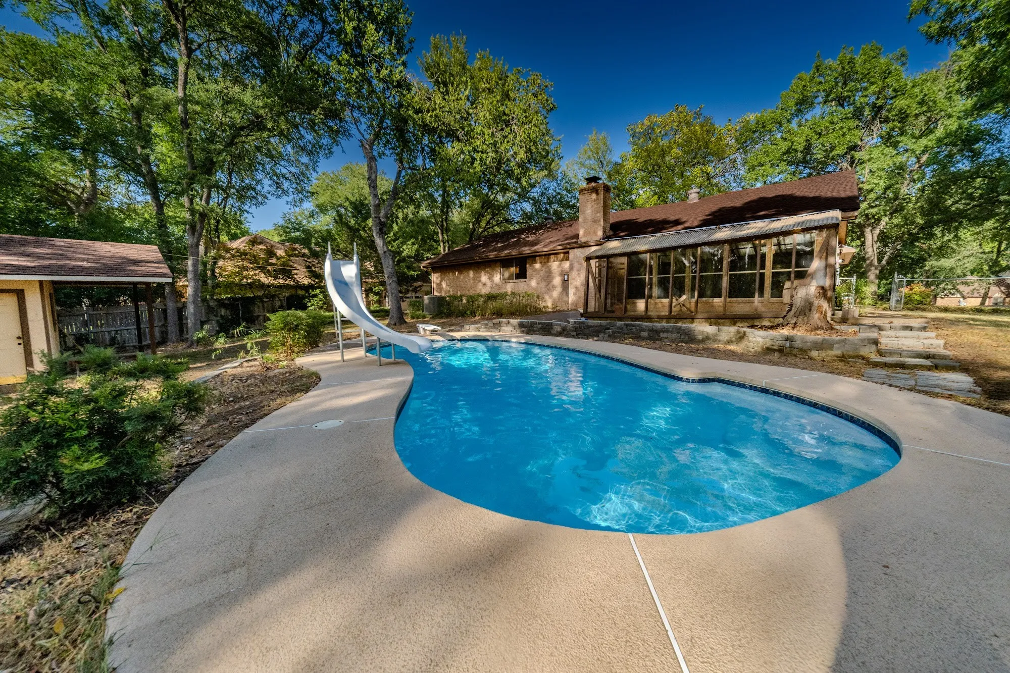 Single Family Residence For Sale in Ellis County , 305 Shadowwood Trail, Ovilla, Texas 75154, 3 Bedroom, 2 Bathroom, 2 Garage spaces, 1,654 Sqft, built in 1972, mls#21362172, Real Estate Agent in Ovilla, Homes For Sale in Ellis county, Homes For Sale in Ovilla, Realtor in Ovilla Texas, Real Estate Brokerage Independent Realty Texas, Luminita Cordes Realtor