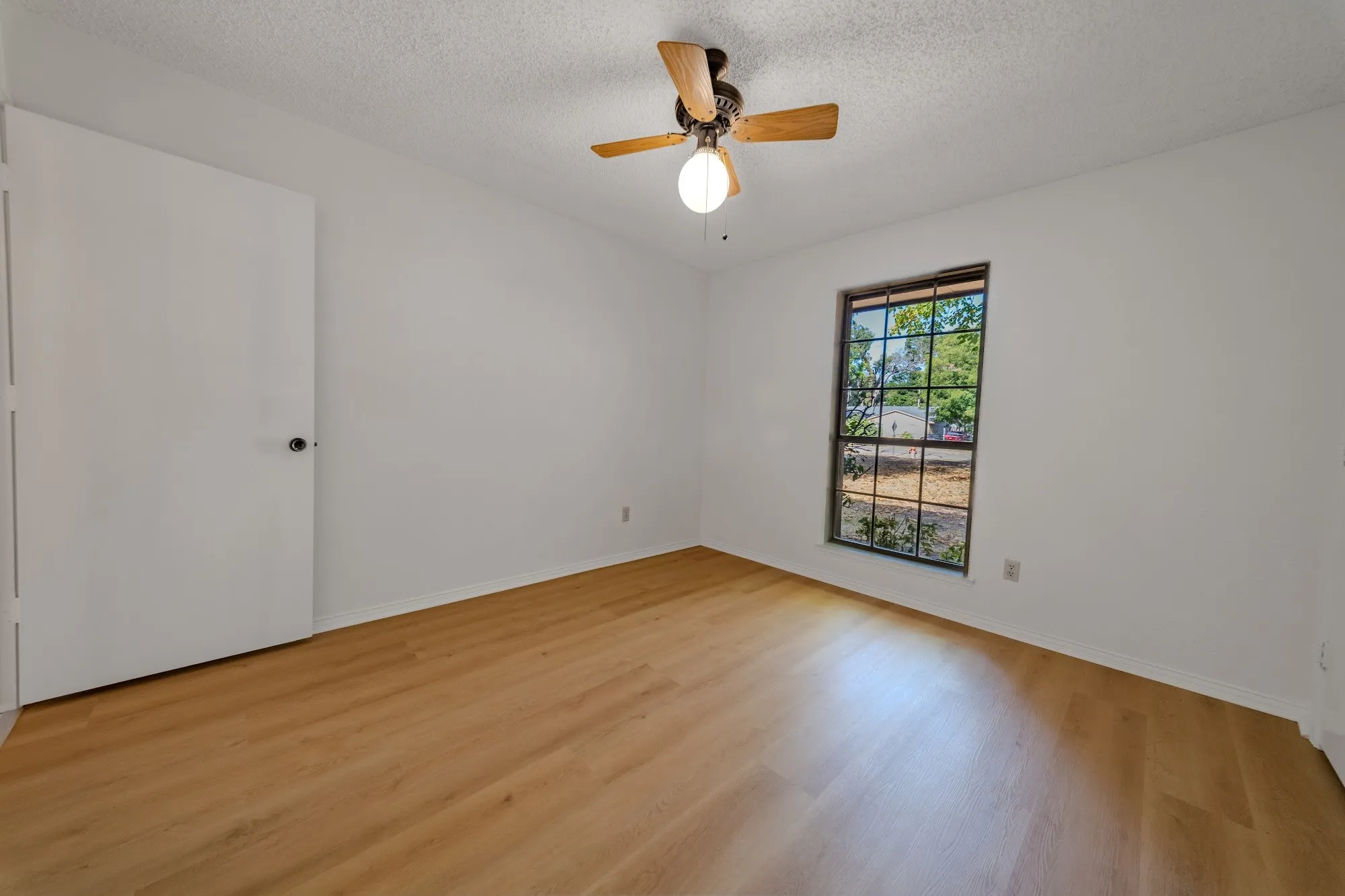 Single Family Residence For Sale in Ellis County , 305 Shadowwood Trail, Ovilla, Texas 75154, 3 Bedroom, 2 Bathroom, 2 Garage spaces, 1,654 Sqft, built in 1972, mls#21362172, Real Estate Agent in Ovilla, Homes For Sale in Ellis county, Homes For Sale in Ovilla, Realtor in Ovilla Texas, Real Estate Brokerage Independent Realty Texas, Luminita Cordes Realtor