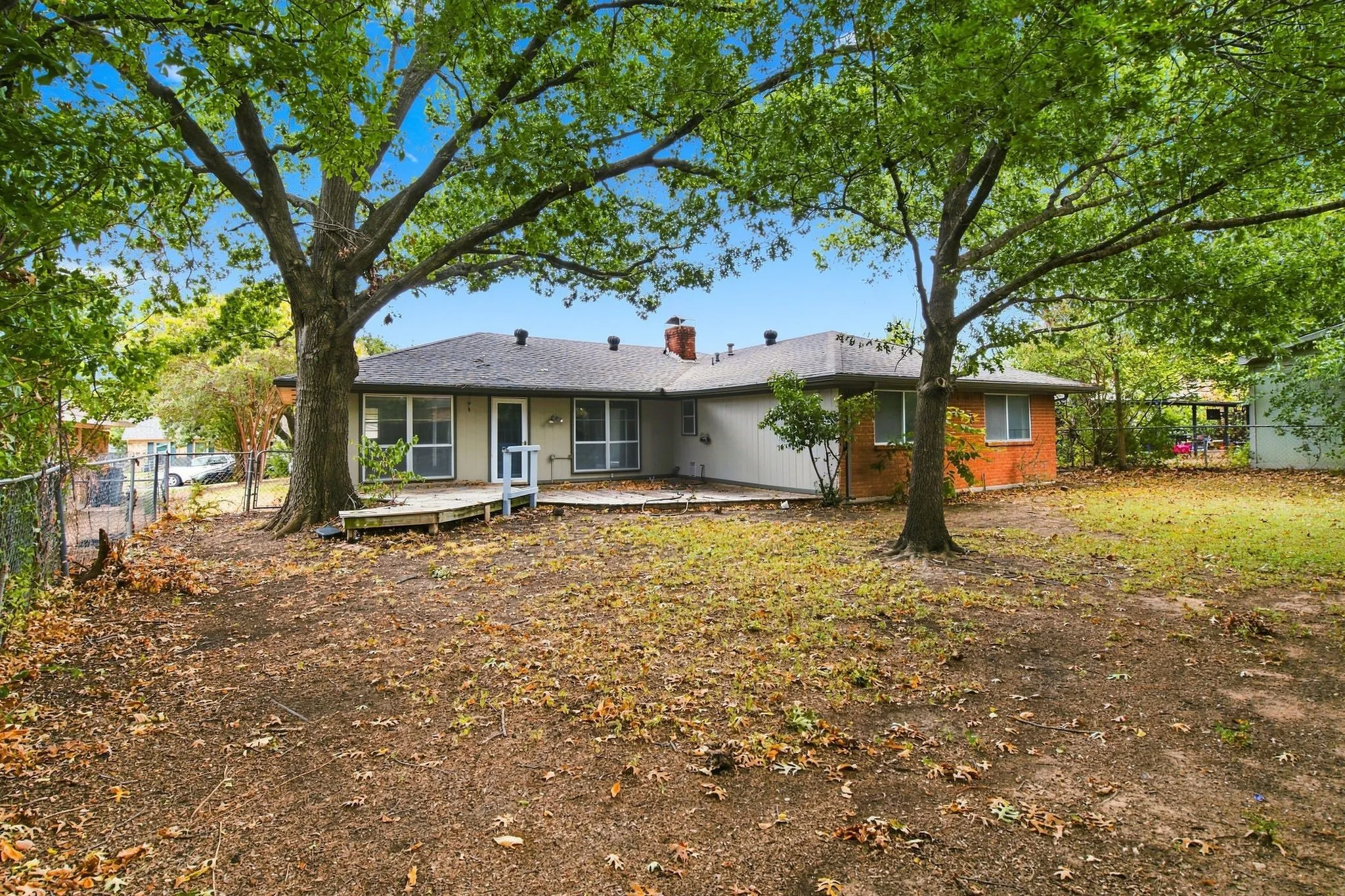 Single Family Residence For Sale in Tarrant County , 809 S Atkerson Lane, Euless, Texas 76040, 4 Bedroom, 2 Bathroom, 2 Garage spaces, 1,796 Sqft, built in 1975, mls#21362314, Real Estate Agent in Euless, Homes For Sale in Tarrant county, Homes For Sale in Euless, Realtor in Euless Texas, Real Estate Brokerage Independent Realty Texas, Luminita Cordes Realtor