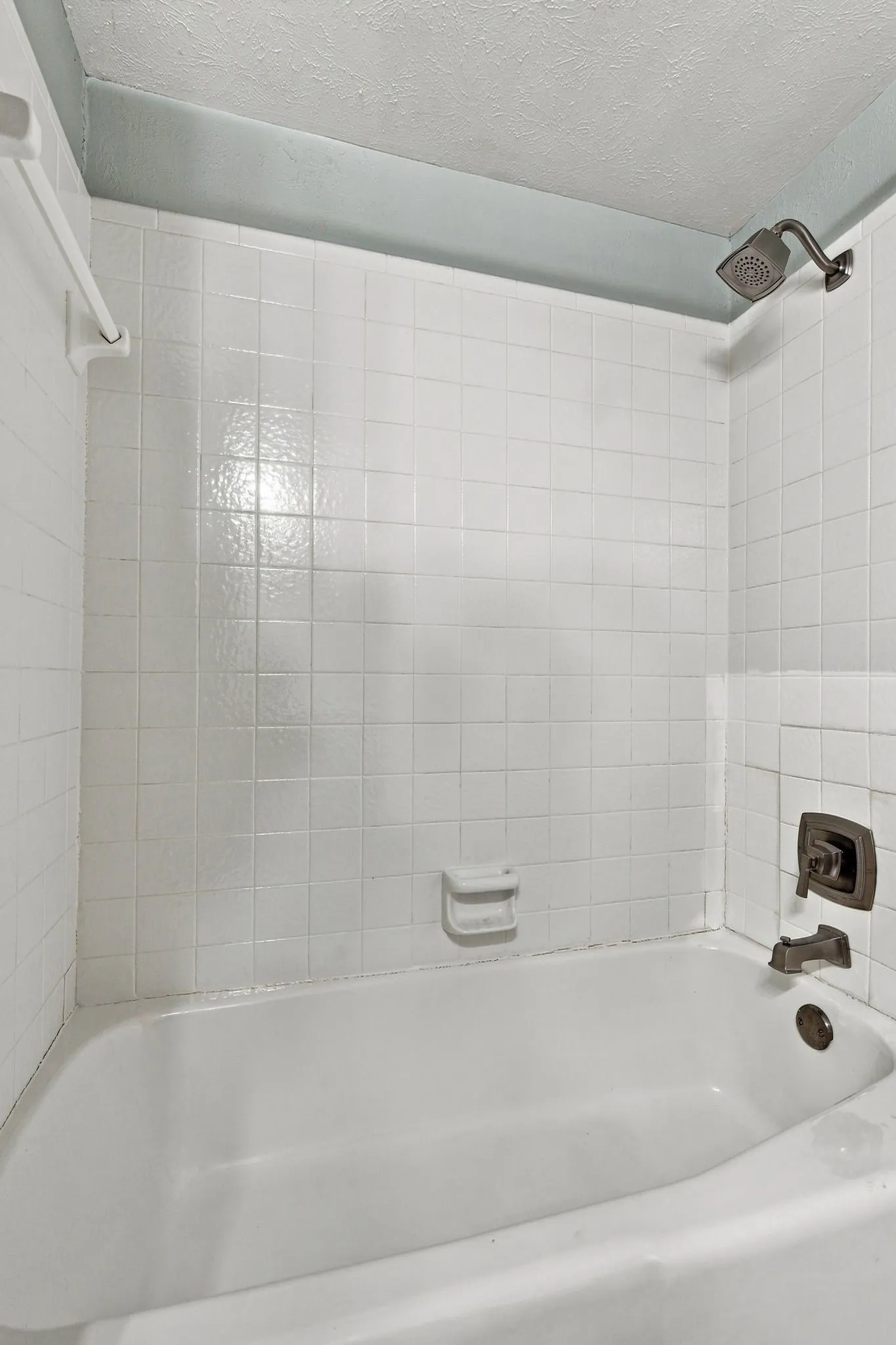 Single Family Residence For Sale in Tarrant County , 809 S Atkerson Lane, Euless, Texas 76040, 4 Bedroom, 2 Bathroom, 2 Garage spaces, 1,796 Sqft, built in 1975, mls#21362314, Real Estate Agent in Euless, Homes For Sale in Tarrant county, Homes For Sale in Euless, Realtor in Euless Texas, Real Estate Brokerage Independent Realty Texas, Luminita Cordes Realtor