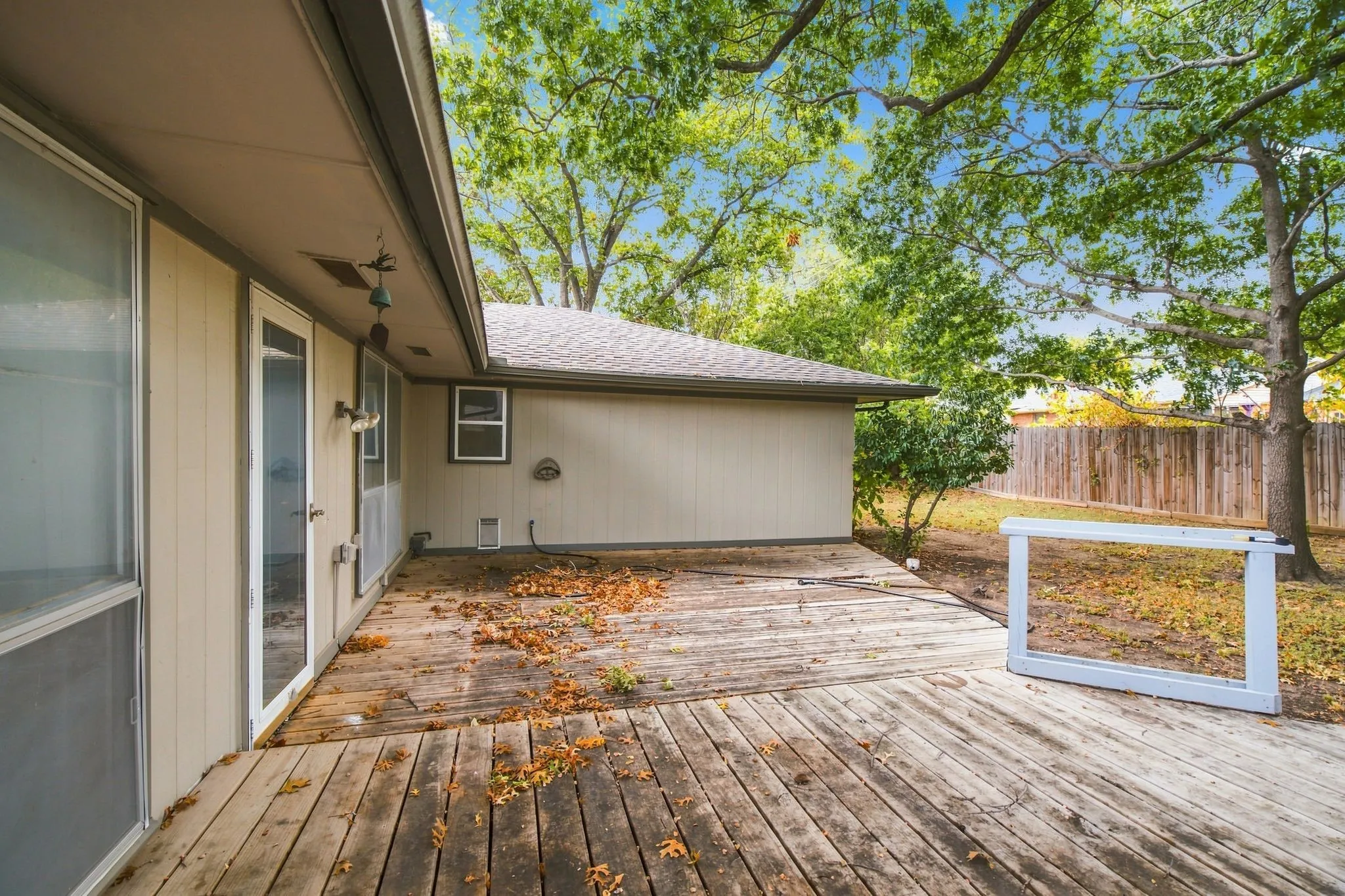 Single Family Residence For Sale in Tarrant County , 809 S Atkerson Lane, Euless, Texas 76040, 4 Bedroom, 2 Bathroom, 2 Garage spaces, 1,796 Sqft, built in 1975, mls#21362314, Real Estate Agent in Euless, Homes For Sale in Tarrant county, Homes For Sale in Euless, Realtor in Euless Texas, Real Estate Brokerage Independent Realty Texas, Luminita Cordes Realtor