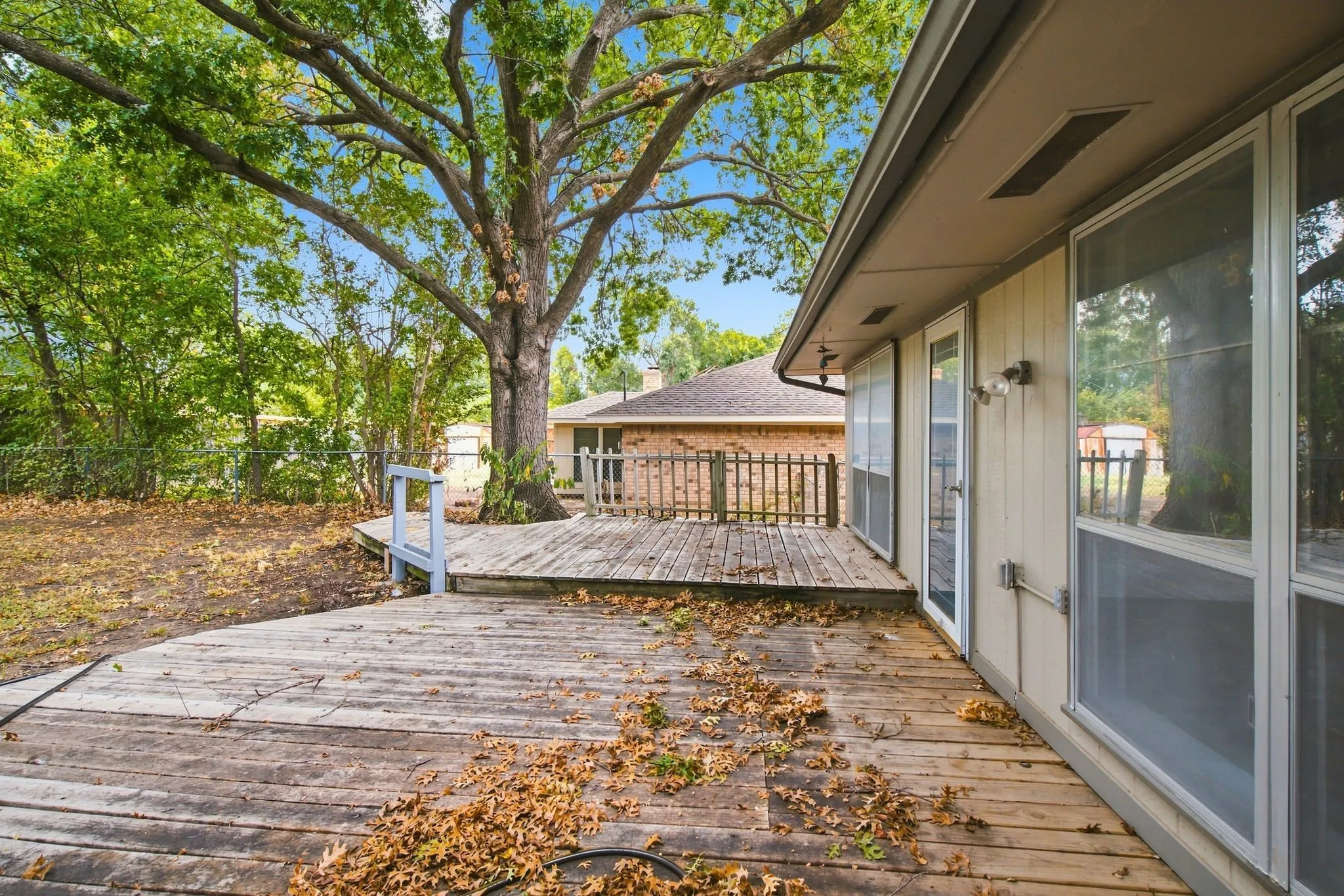 Single Family Residence For Sale in Tarrant County , 809 S Atkerson Lane, Euless, Texas 76040, 4 Bedroom, 2 Bathroom, 2 Garage spaces, 1,796 Sqft, built in 1975, mls#21362314, Real Estate Agent in Euless, Homes For Sale in Tarrant county, Homes For Sale in Euless, Realtor in Euless Texas, Real Estate Brokerage Independent Realty Texas, Luminita Cordes Realtor