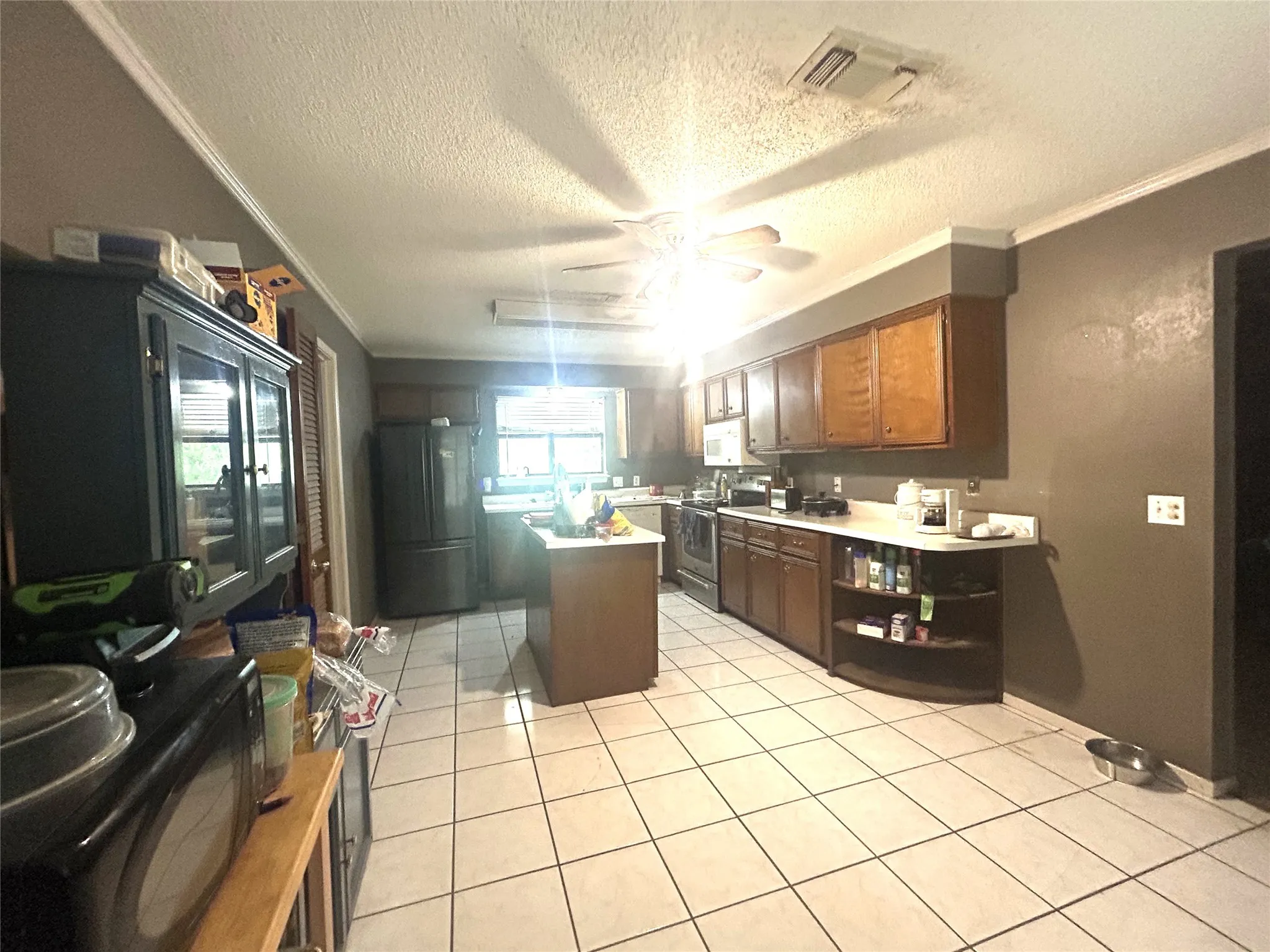 Dining area looking toward the kitchen