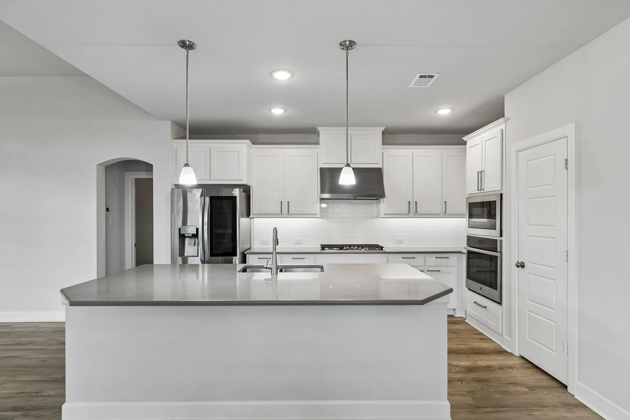 Single Family Residence For Sale in Johnson County , 2501 Collier Street, Mansfield, Texas 76063, 4 Bedroom, 3 Bathroom, 2 Garage spaces, 2,990 Sqft, built in 2020, mls#21362316, Real Estate Agent in Mansfield, Homes For Sale in Johnson county, Homes For Sale in Mansfield, Realtor in Mansfield Texas, Real Estate Brokerage Independent Realty Texas, Luminita Cordes Realtor