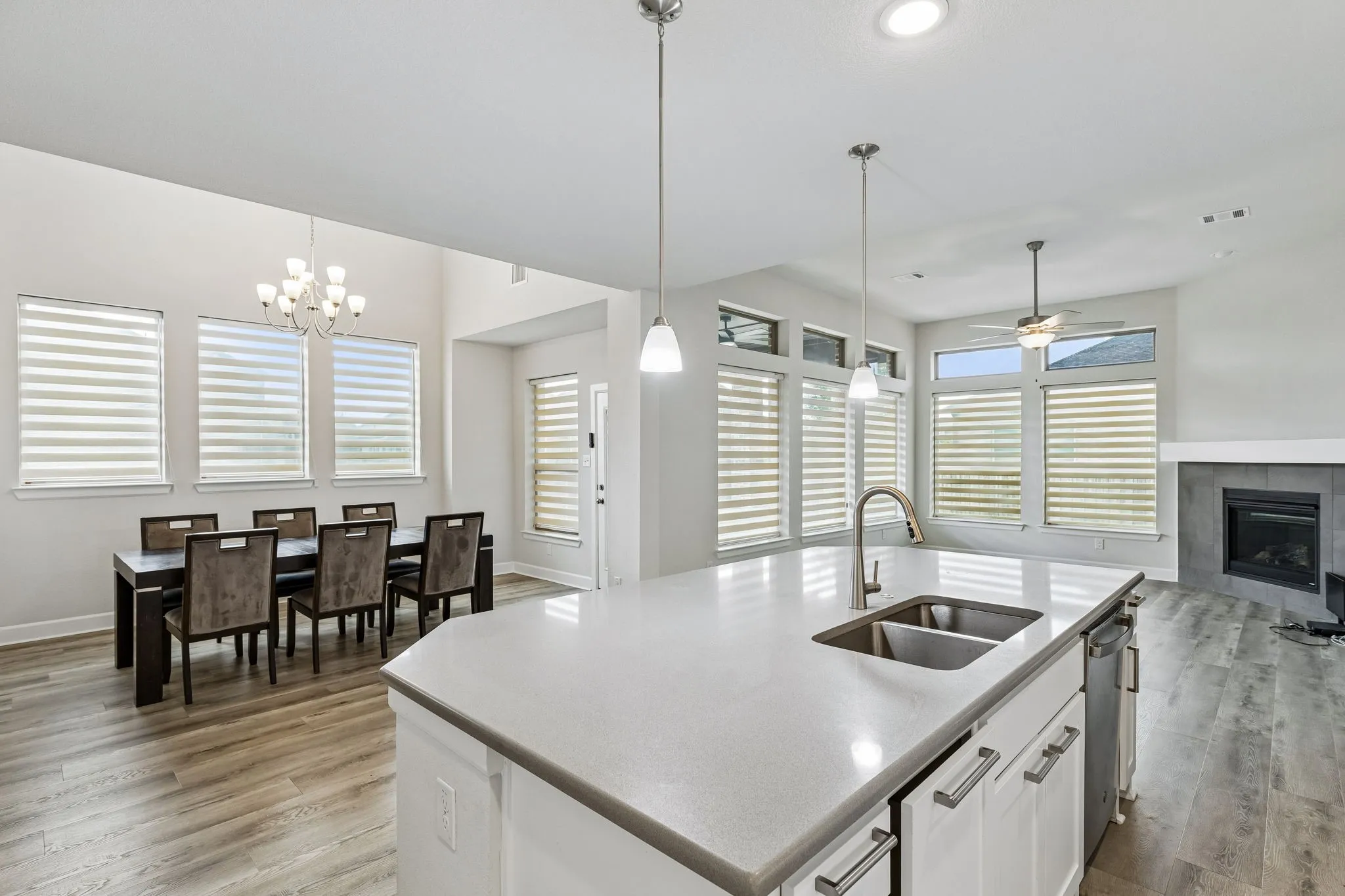 Single Family Residence For Sale in Johnson County , 2501 Collier Street, Mansfield, Texas 76063, 4 Bedroom, 3 Bathroom, 2 Garage spaces, 2,990 Sqft, built in 2020, mls#21362316, Real Estate Agent in Mansfield, Homes For Sale in Johnson county, Homes For Sale in Mansfield, Realtor in Mansfield Texas, Real Estate Brokerage Independent Realty Texas, Luminita Cordes Realtor