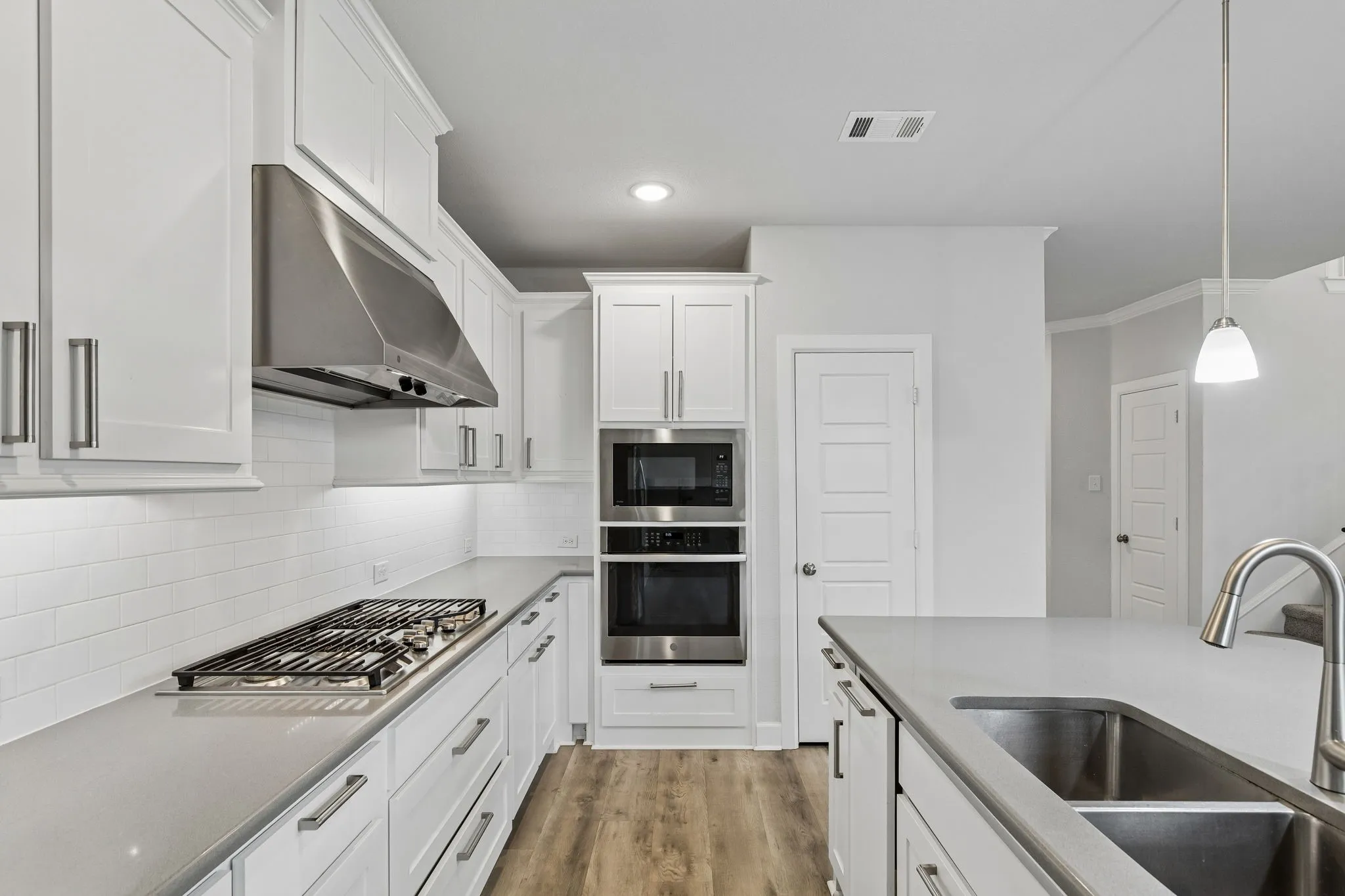 Single Family Residence For Sale in Johnson County , 2501 Collier Street, Mansfield, Texas 76063, 4 Bedroom, 3 Bathroom, 2 Garage spaces, 2,990 Sqft, built in 2020, mls#21362316, Real Estate Agent in Mansfield, Homes For Sale in Johnson county, Homes For Sale in Mansfield, Realtor in Mansfield Texas, Real Estate Brokerage Independent Realty Texas, Luminita Cordes Realtor