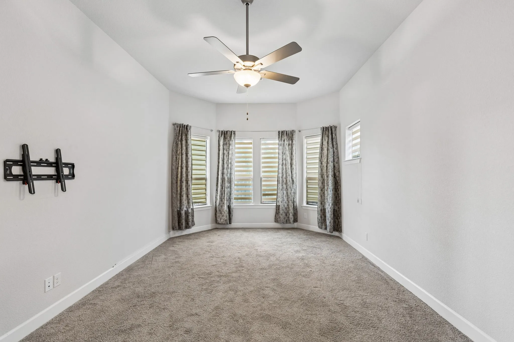 Single Family Residence For Sale in Johnson County , 2501 Collier Street, Mansfield, Texas 76063, 4 Bedroom, 3 Bathroom, 2 Garage spaces, 2,990 Sqft, built in 2020, mls#21362316, Real Estate Agent in Mansfield, Homes For Sale in Johnson county, Homes For Sale in Mansfield, Realtor in Mansfield Texas, Real Estate Brokerage Independent Realty Texas, Luminita Cordes Realtor