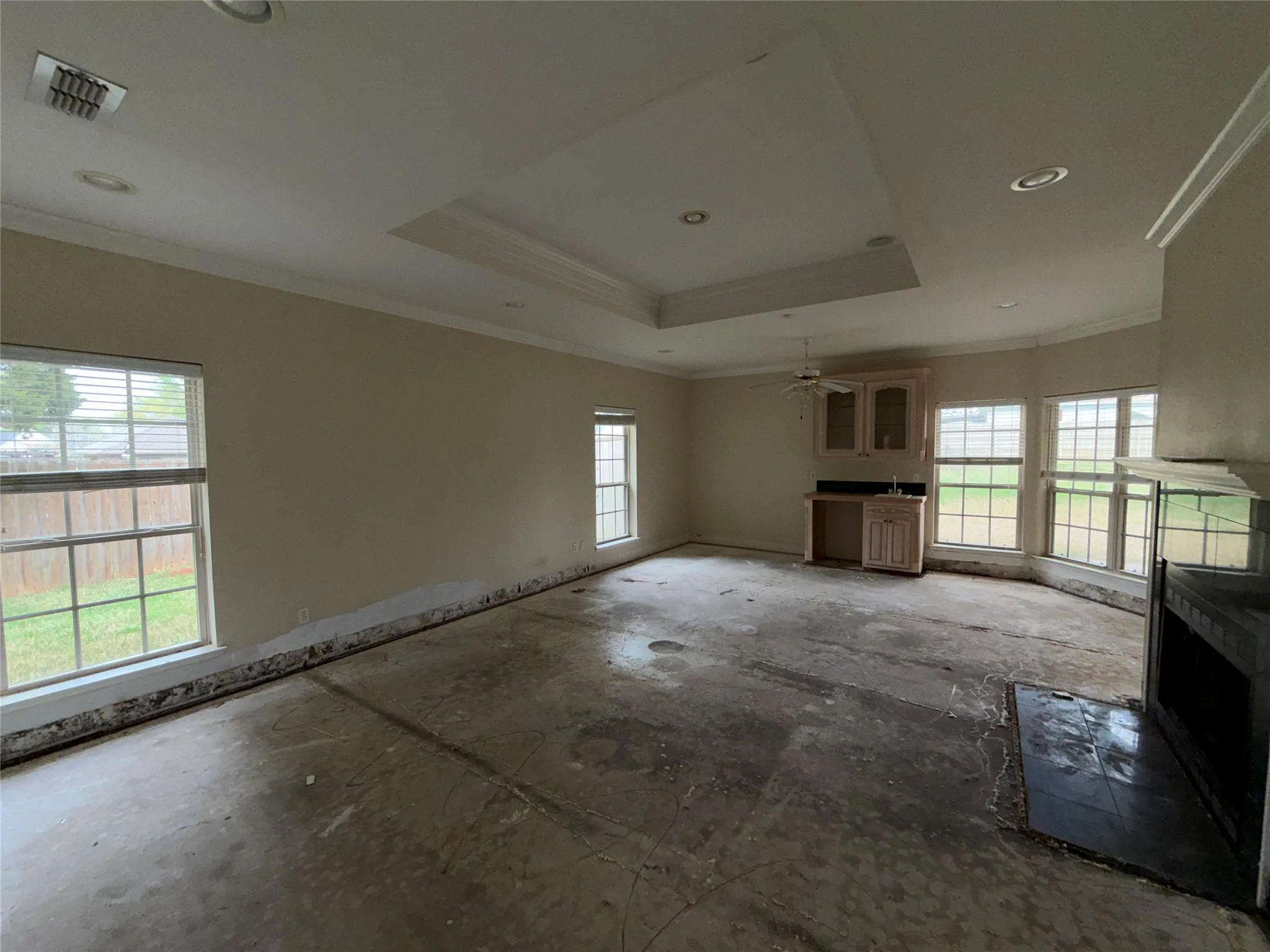 Single Family Residence For Sale in Gregg County , 120 Burton Street, Longview, Texas 75603, 4 Bedroom, 4 Bathroom, 3 Garage spaces, 3,547 Sqft, built in 2001, Price $315,000, mls#21362318, Real Estate Agent in Longview, Homes For Sale in Gregg county, Homes For Sale in Longview, Realtor in Longview Texas, Real Estate Brokerage Independent Realty Texas, Luminita Cordes Realtor