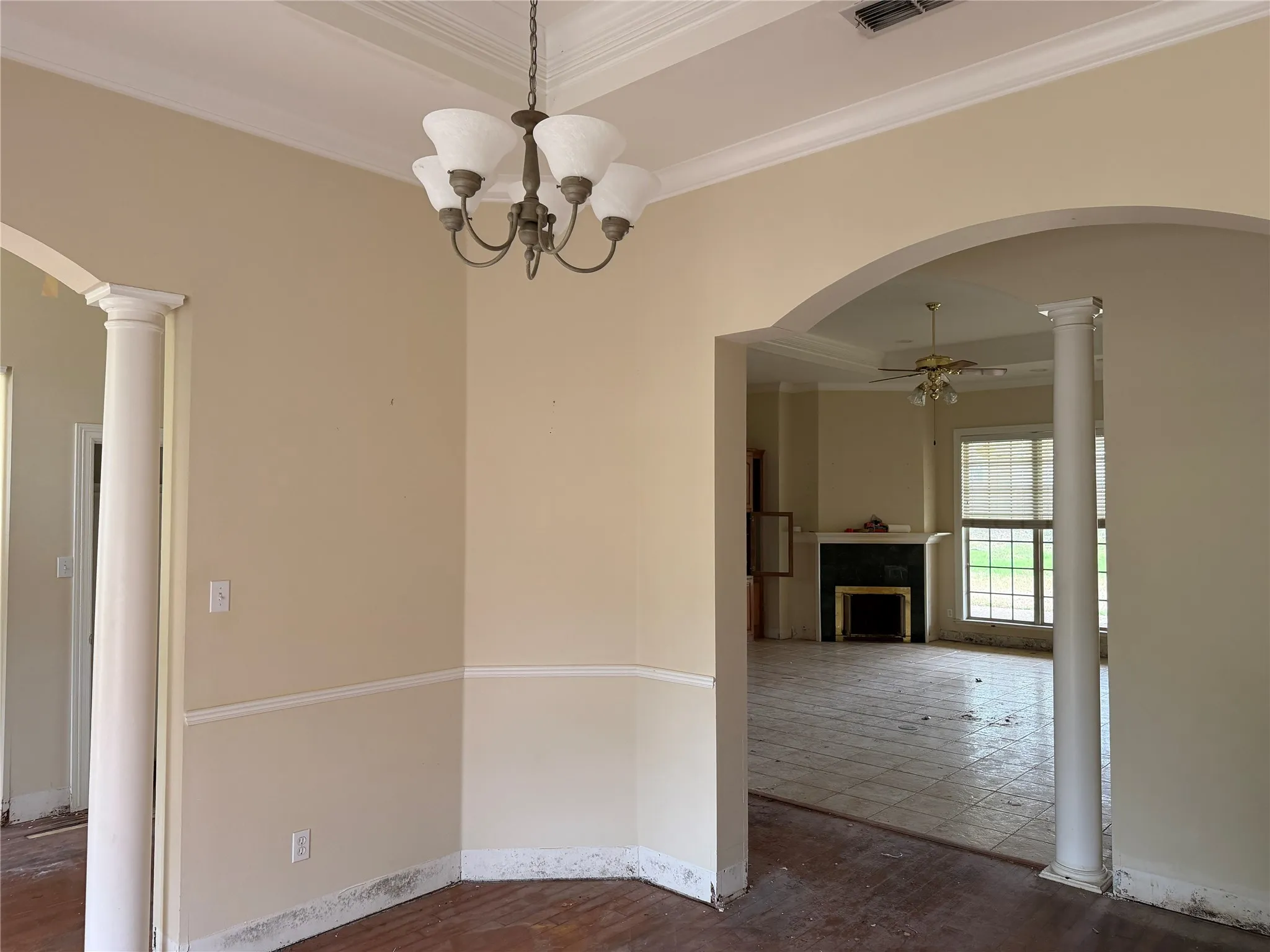 Single Family Residence For Sale in Gregg County , 120 Burton Street, Longview, Texas 75603, 4 Bedroom, 4 Bathroom, 3 Garage spaces, 3,547 Sqft, built in 2001, Price $315,000, mls#21362318, Real Estate Agent in Longview, Homes For Sale in Gregg county, Homes For Sale in Longview, Realtor in Longview Texas, Real Estate Brokerage Independent Realty Texas, Luminita Cordes Realtor