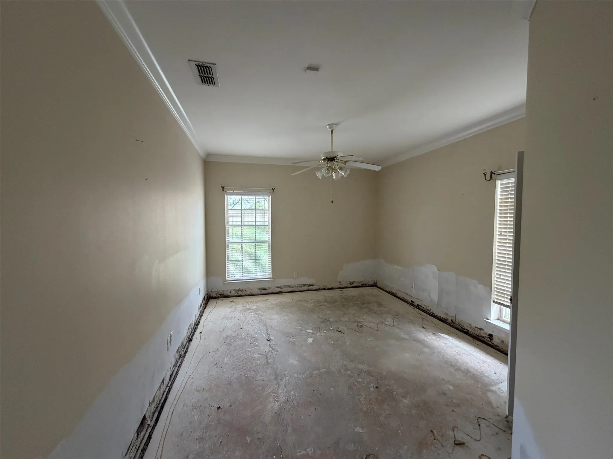 Single Family Residence For Sale in Gregg County , 120 Burton Street, Longview, Texas 75603, 4 Bedroom, 4 Bathroom, 3 Garage spaces, 3,547 Sqft, built in 2001, Price $315,000, mls#21362318, Real Estate Agent in Longview, Homes For Sale in Gregg county, Homes For Sale in Longview, Realtor in Longview Texas, Real Estate Brokerage Independent Realty Texas, Luminita Cordes Realtor