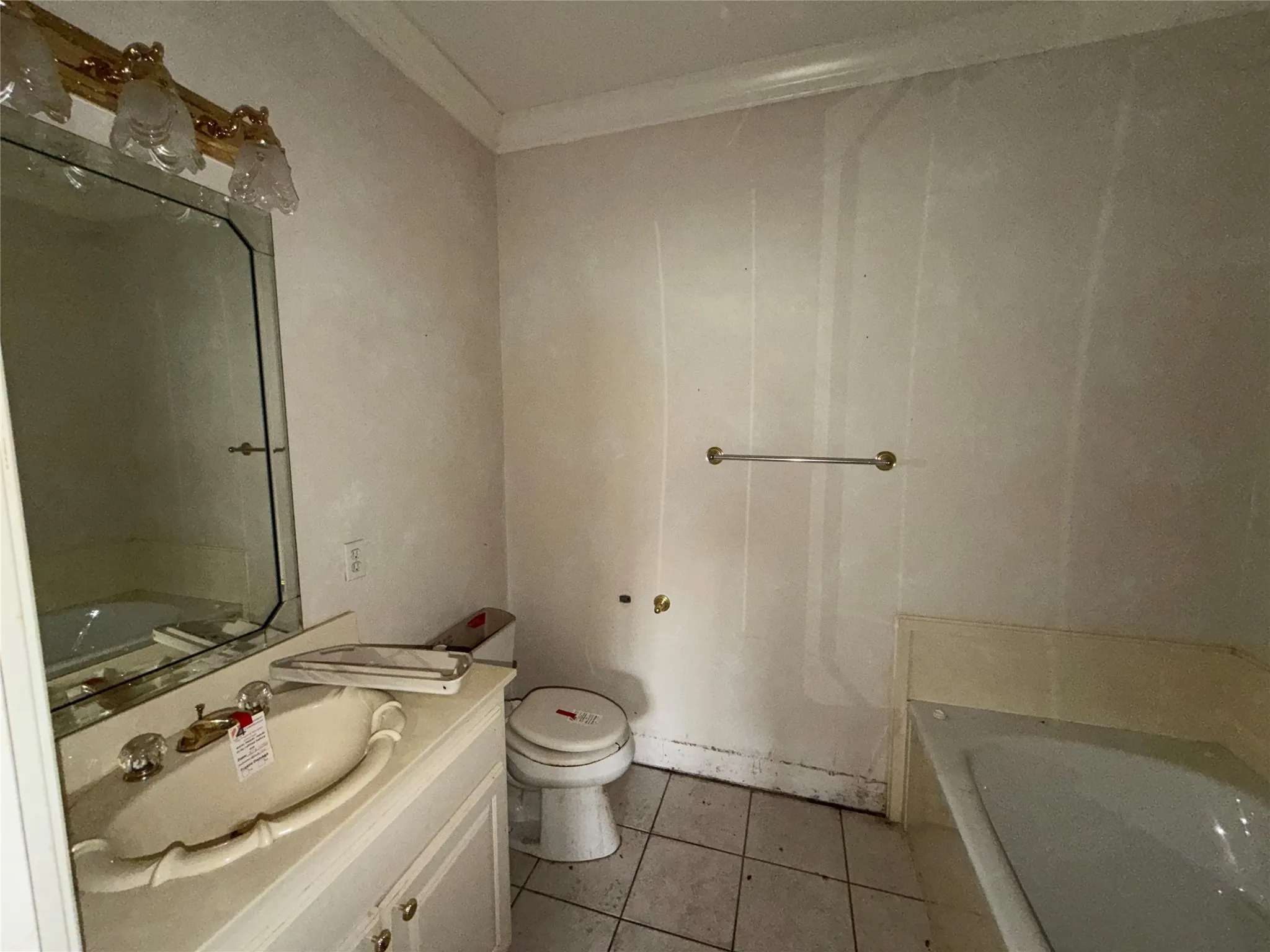 Single Family Residence For Sale in Gregg County , 120 Burton Street, Longview, Texas 75603, 4 Bedroom, 4 Bathroom, 3 Garage spaces, 3,547 Sqft, built in 2001, Price $315,000, mls#21362318, Real Estate Agent in Longview, Homes For Sale in Gregg county, Homes For Sale in Longview, Realtor in Longview Texas, Real Estate Brokerage Independent Realty Texas, Luminita Cordes Realtor