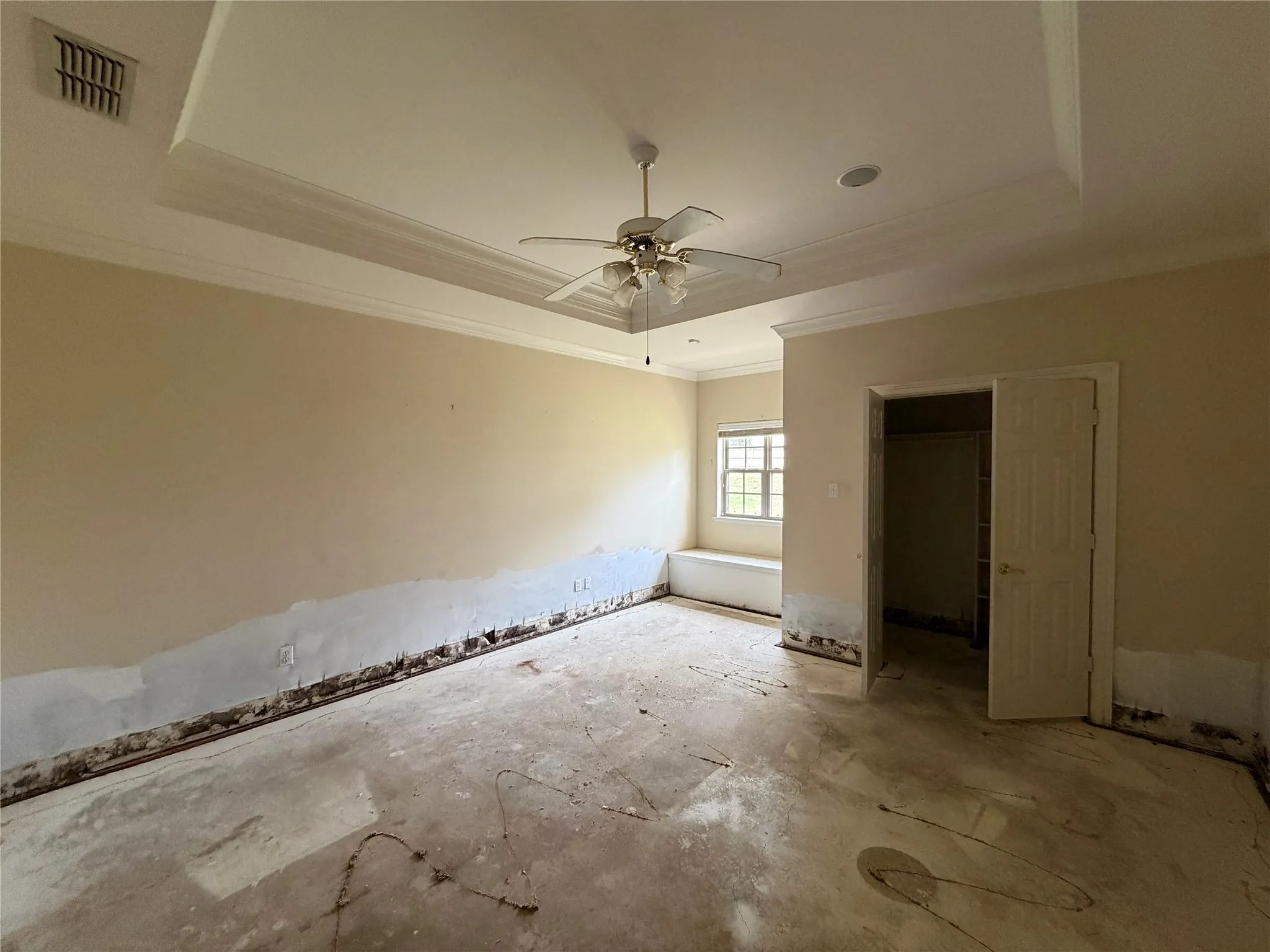 Single Family Residence For Sale in Gregg County , 120 Burton Street, Longview, Texas 75603, 4 Bedroom, 4 Bathroom, 3 Garage spaces, 3,547 Sqft, built in 2001, Price $315,000, mls#21362318, Real Estate Agent in Longview, Homes For Sale in Gregg county, Homes For Sale in Longview, Realtor in Longview Texas, Real Estate Brokerage Independent Realty Texas, Luminita Cordes Realtor