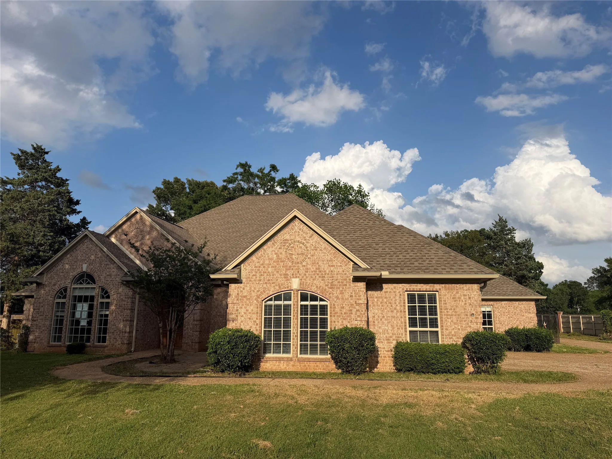 Single Family Residence For Sale in Gregg County , 120 Burton Street, Longview, Texas 75603, 4 Bedroom, 4 Bathroom, 3 Garage spaces, 3,547 Sqft, built in 2001, Price $315,000, mls#21362318, Real Estate Agent in Longview, Homes For Sale in Gregg county, Homes For Sale in Longview, Realtor in Longview Texas, Real Estate Brokerage Independent Realty Texas, Luminita Cordes Realtor
