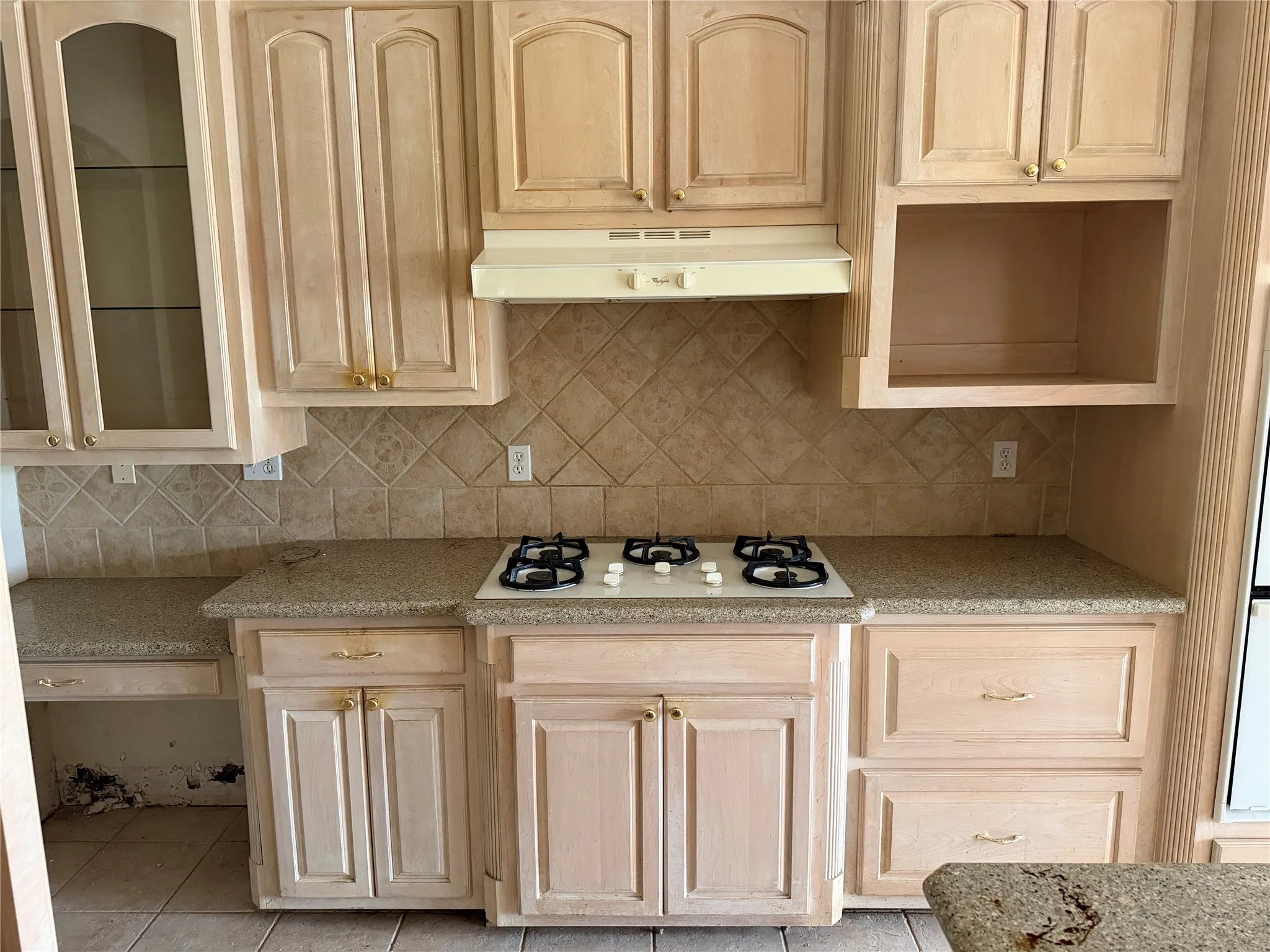 Single Family Residence For Sale in Gregg County , 120 Burton Street, Longview, Texas 75603, 4 Bedroom, 4 Bathroom, 3 Garage spaces, 3,547 Sqft, built in 2001, Price $315,000, mls#21362318, Real Estate Agent in Longview, Homes For Sale in Gregg county, Homes For Sale in Longview, Realtor in Longview Texas, Real Estate Brokerage Independent Realty Texas, Luminita Cordes Realtor