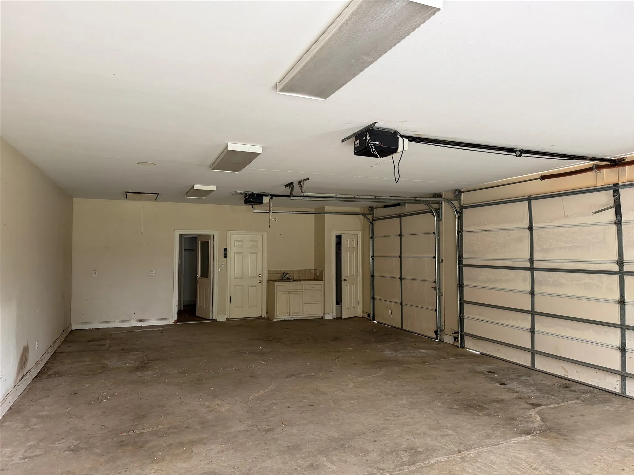Single Family Residence For Sale in Gregg County , 120 Burton Street, Longview, Texas 75603, 4 Bedroom, 4 Bathroom, 3 Garage spaces, 3,547 Sqft, built in 2001, Price $315,000, mls#21362318, Real Estate Agent in Longview, Homes For Sale in Gregg county, Homes For Sale in Longview, Realtor in Longview Texas, Real Estate Brokerage Independent Realty Texas, Luminita Cordes Realtor