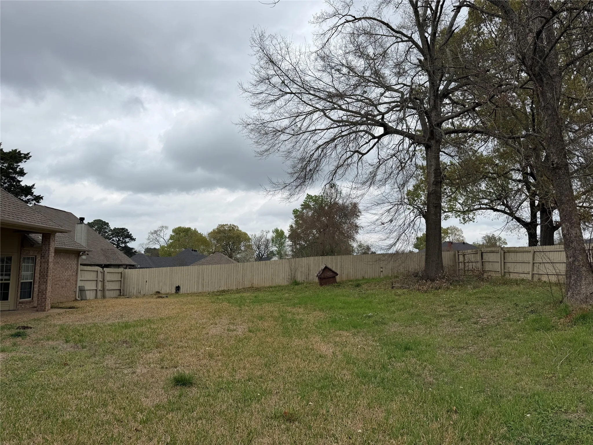 Single Family Residence For Sale in Gregg County , 120 Burton Street, Longview, Texas 75603, 4 Bedroom, 4 Bathroom, 3 Garage spaces, 3,547 Sqft, built in 2001, Price $315,000, mls#21362318, Real Estate Agent in Longview, Homes For Sale in Gregg county, Homes For Sale in Longview, Realtor in Longview Texas, Real Estate Brokerage Independent Realty Texas, Luminita Cordes Realtor