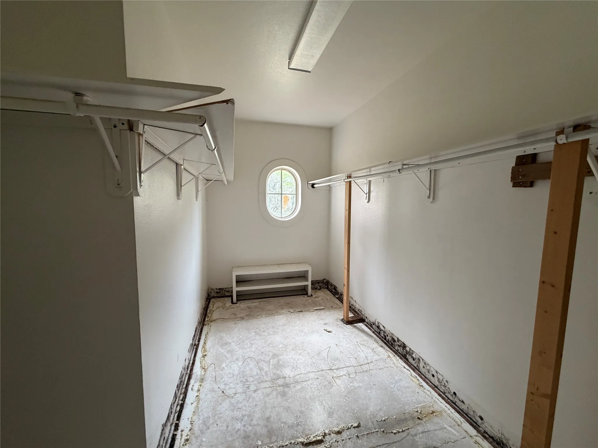 Single Family Residence For Sale in Gregg County , 120 Burton Street, Longview, Texas 75603, 4 Bedroom, 4 Bathroom, 3 Garage spaces, 3,547 Sqft, built in 2001, Price $315,000, mls#21362318, Real Estate Agent in Longview, Homes For Sale in Gregg county, Homes For Sale in Longview, Realtor in Longview Texas, Real Estate Brokerage Independent Realty Texas, Luminita Cordes Realtor