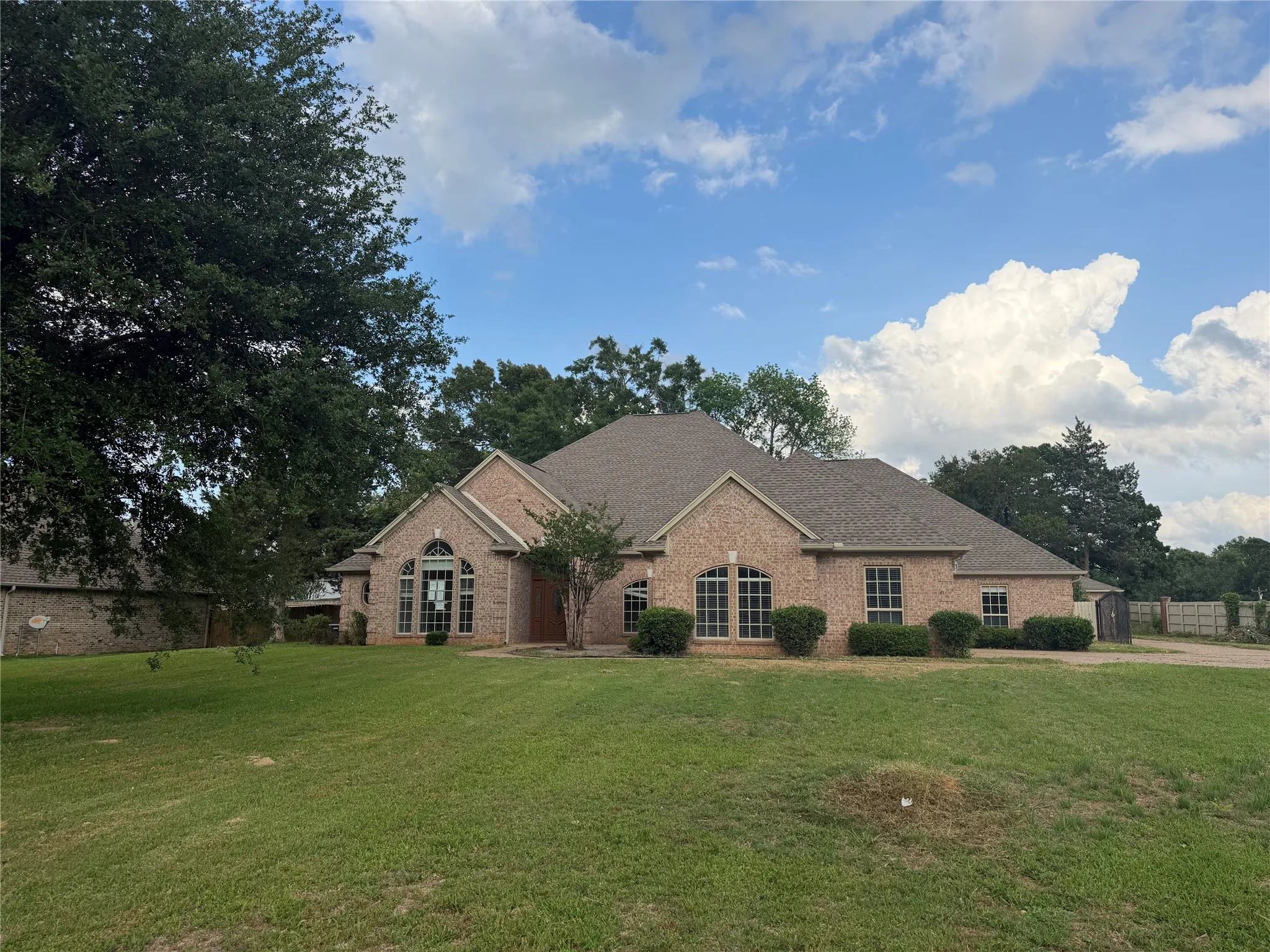 Single Family Residence For Sale in Gregg County , 120 Burton Street, Longview, Texas 75603, 4 Bedroom, 4 Bathroom, 3 Garage spaces, 3,547 Sqft, built in 2001, Price $315,000, mls#21362318, Real Estate Agent in Longview, Homes For Sale in Gregg county, Homes For Sale in Longview, Realtor in Longview Texas, Real Estate Brokerage Independent Realty Texas, Luminita Cordes Realtor