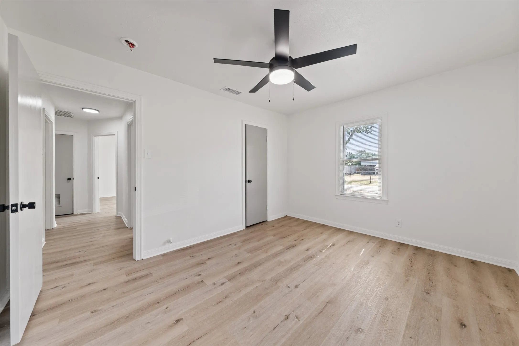 Single Family Residence For Sale in Bosque County , 905 E Avenue C, Valley Mills, Texas 76689, 3 Bedroom, 1 Bathroom, 1 Garage spaces, 1,184 Sqft, built in 1950, mls#21361592, Real Estate Agent in Valley Mills, Homes For Sale in Bosque county, Homes For Sale in Valley Mills, Realtor in Valley Mills Texas, Real Estate Brokerage Independent Realty Texas, Luminita Cordes Realtor