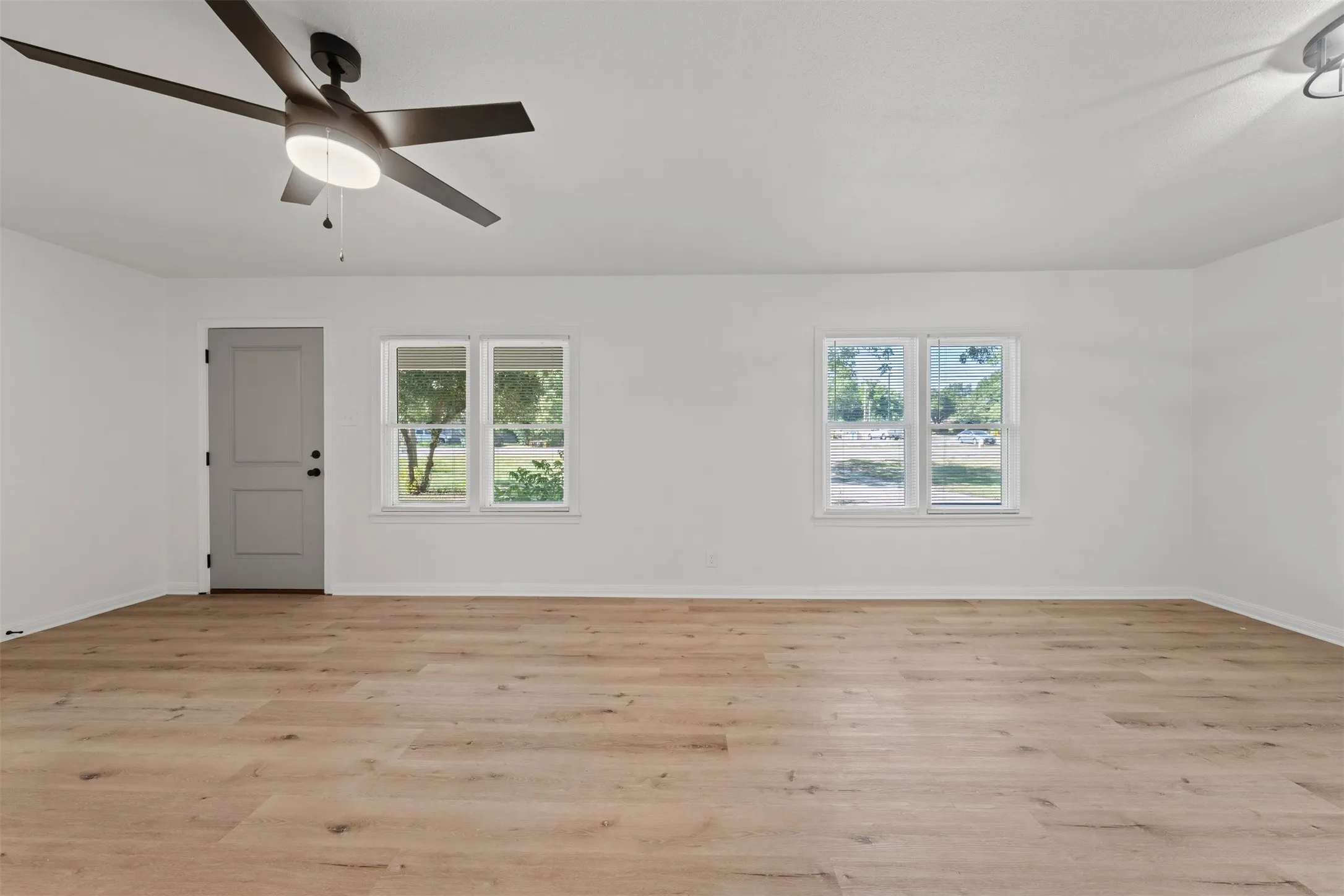 Single Family Residence For Sale in Bosque County , 905 E Avenue C, Valley Mills, Texas 76689, 3 Bedroom, 1 Bathroom, 1 Garage spaces, 1,184 Sqft, built in 1950, mls#21361592, Real Estate Agent in Valley Mills, Homes For Sale in Bosque county, Homes For Sale in Valley Mills, Realtor in Valley Mills Texas, Real Estate Brokerage Independent Realty Texas, Luminita Cordes Realtor