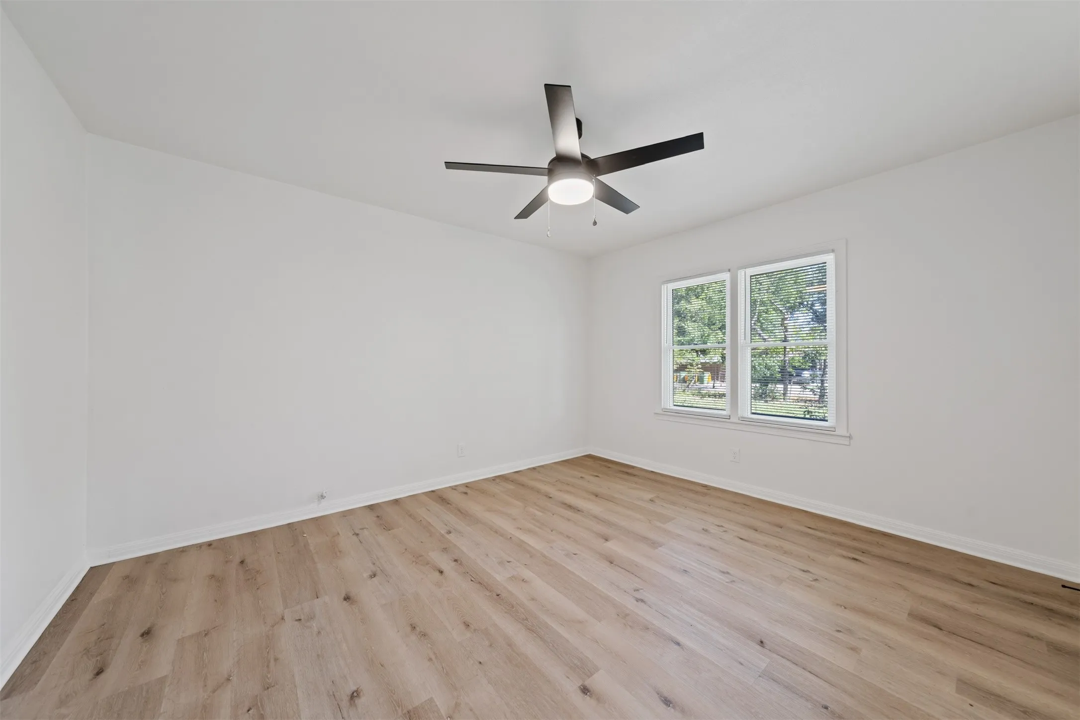 Single Family Residence For Sale in Bosque County , 905 E Avenue C, Valley Mills, Texas 76689, 3 Bedroom, 1 Bathroom, 1 Garage spaces, 1,184 Sqft, built in 1950, mls#21361592, Real Estate Agent in Valley Mills, Homes For Sale in Bosque county, Homes For Sale in Valley Mills, Realtor in Valley Mills Texas, Real Estate Brokerage Independent Realty Texas, Luminita Cordes Realtor