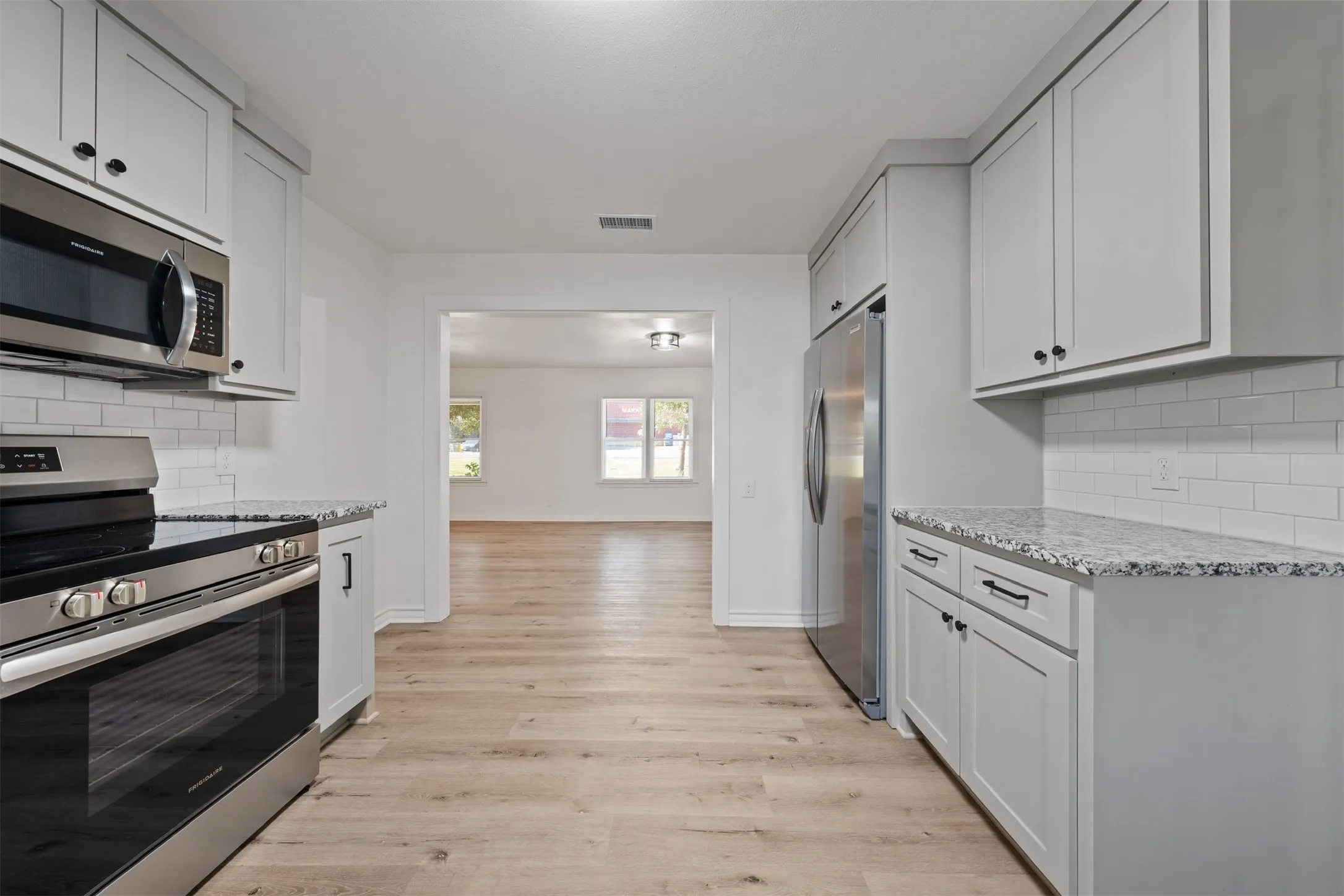 Single Family Residence For Sale in Bosque County , 905 E Avenue C, Valley Mills, Texas 76689, 3 Bedroom, 1 Bathroom, 1 Garage spaces, 1,184 Sqft, built in 1950, mls#21361592, Real Estate Agent in Valley Mills, Homes For Sale in Bosque county, Homes For Sale in Valley Mills, Realtor in Valley Mills Texas, Real Estate Brokerage Independent Realty Texas, Luminita Cordes Realtor