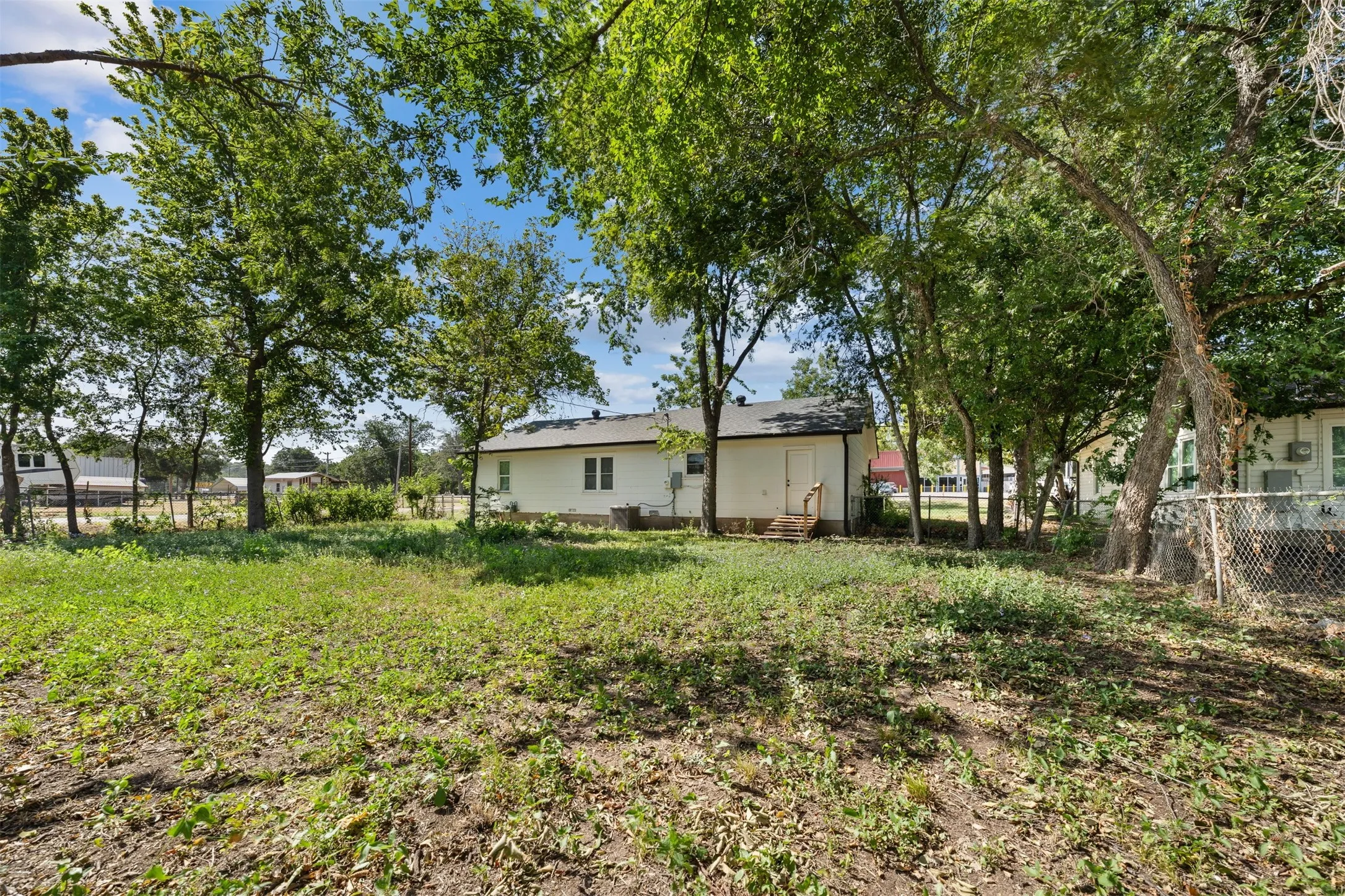Single Family Residence For Sale in Bosque County , 905 E Avenue C, Valley Mills, Texas 76689, 3 Bedroom, 1 Bathroom, 1 Garage spaces, 1,184 Sqft, built in 1950, mls#21361592, Real Estate Agent in Valley Mills, Homes For Sale in Bosque county, Homes For Sale in Valley Mills, Realtor in Valley Mills Texas, Real Estate Brokerage Independent Realty Texas, Luminita Cordes Realtor