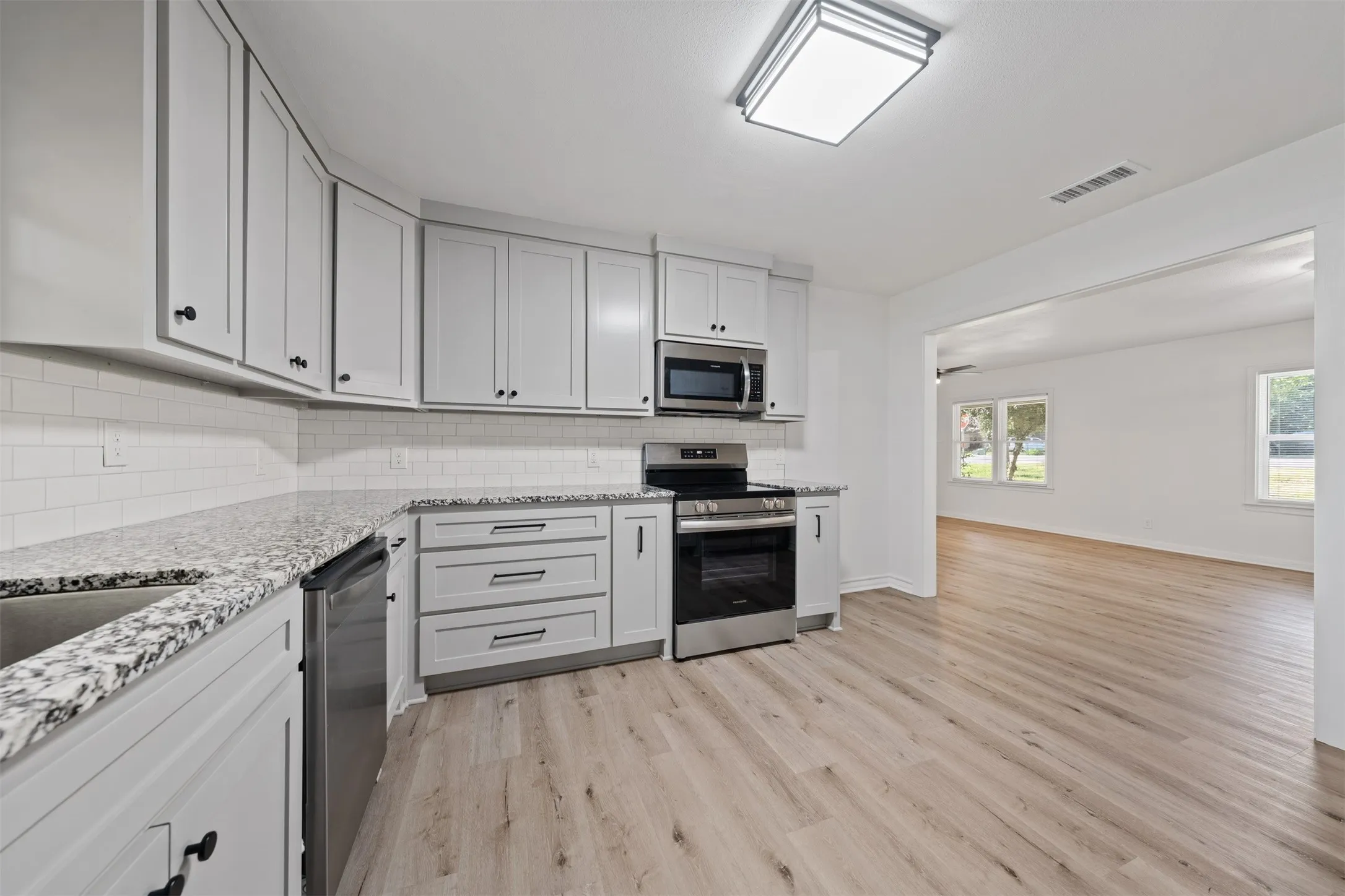 Single Family Residence For Sale in Bosque County , 905 E Avenue C, Valley Mills, Texas 76689, 3 Bedroom, 1 Bathroom, 1 Garage spaces, 1,184 Sqft, built in 1950, mls#21361592, Real Estate Agent in Valley Mills, Homes For Sale in Bosque county, Homes For Sale in Valley Mills, Realtor in Valley Mills Texas, Real Estate Brokerage Independent Realty Texas, Luminita Cordes Realtor