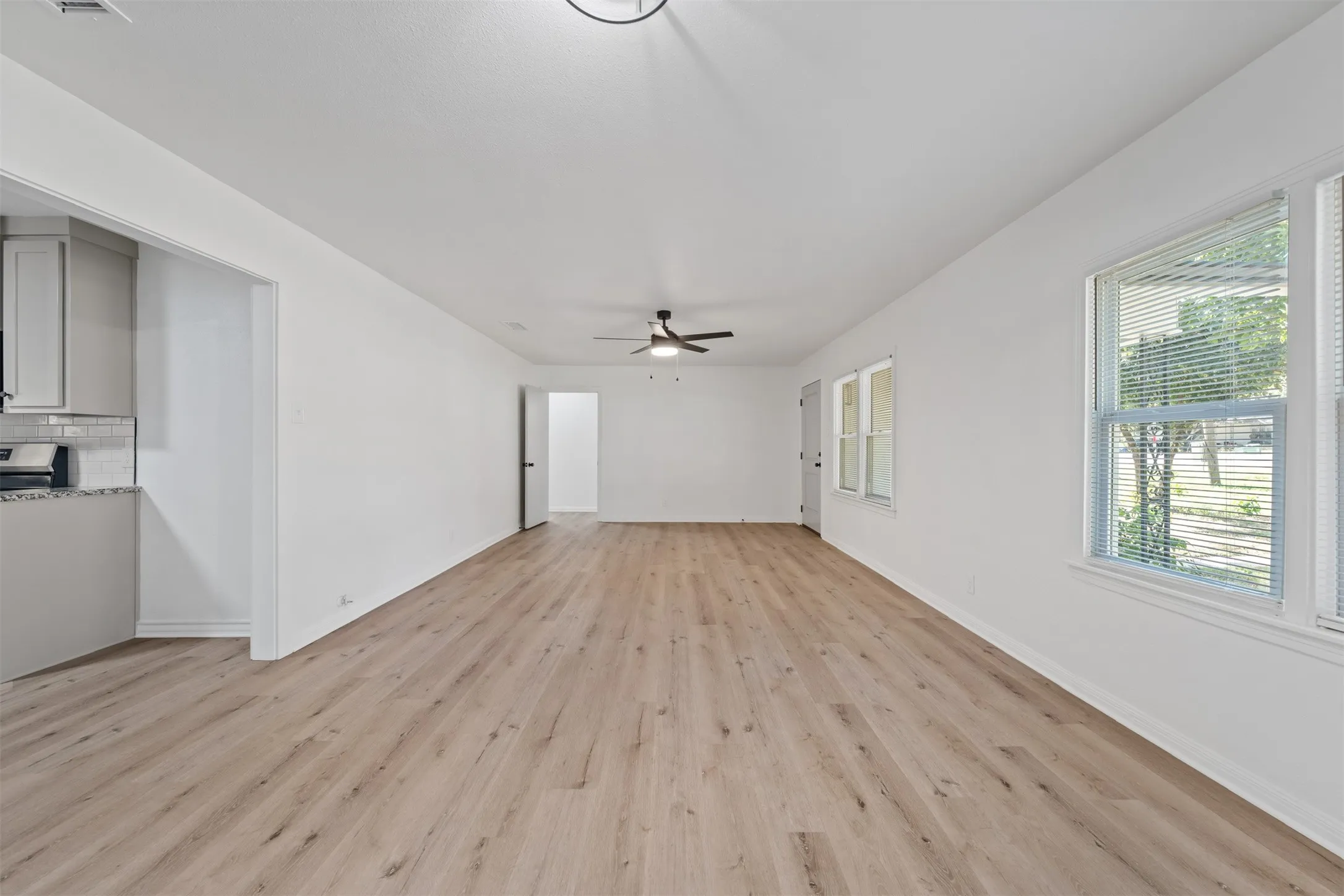 Single Family Residence For Sale in Bosque County , 905 E Avenue C, Valley Mills, Texas 76689, 3 Bedroom, 1 Bathroom, 1 Garage spaces, 1,184 Sqft, built in 1950, mls#21361592, Real Estate Agent in Valley Mills, Homes For Sale in Bosque county, Homes For Sale in Valley Mills, Realtor in Valley Mills Texas, Real Estate Brokerage Independent Realty Texas, Luminita Cordes Realtor