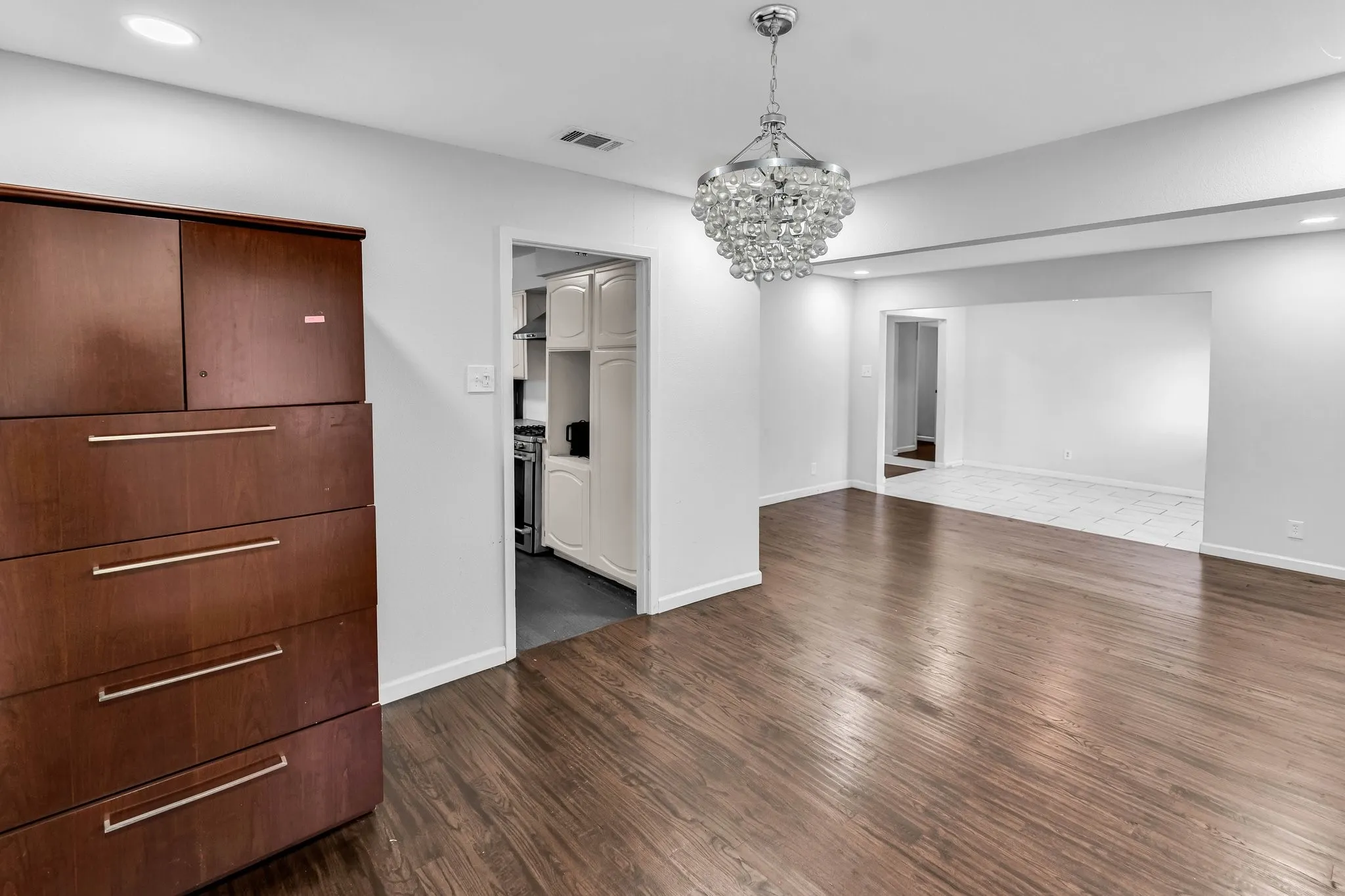 Single Family Residence For Rent in Dallas County , 1400 Moss Rose Circle, Irving, Texas 75061, 4 Bedroom, 3 Bathroom, 2 Garage spaces, 2,489 Sqft, built in 1966, mls#21362324, Real Estate Agent in Irving, Homes For Rent in Dallas county, Homes For Rent in Irving, Realtor in Irving Texas, Real Estate Brokerage Independent Realty Texas, Luminita Cordes Realtor