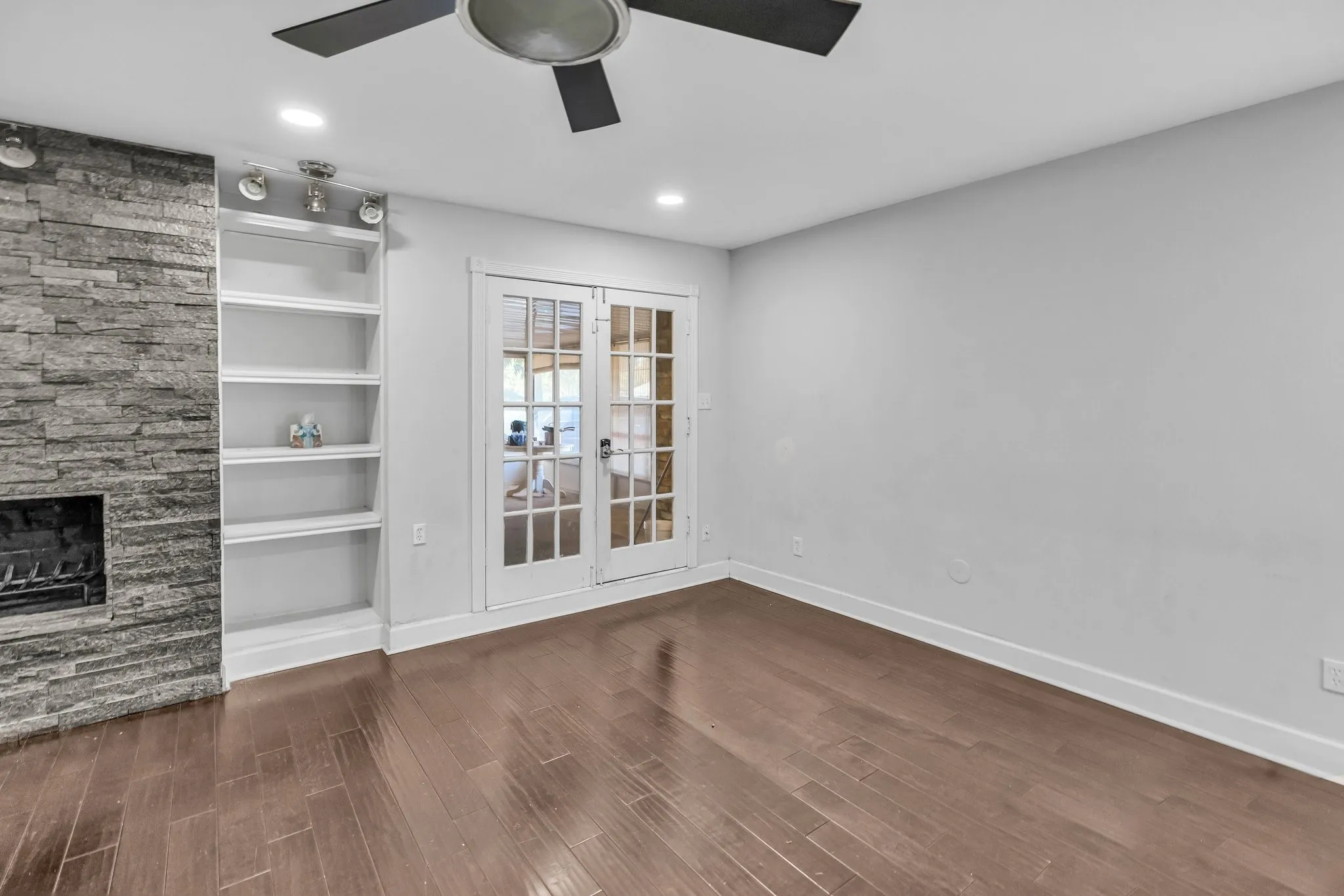 Single Family Residence For Rent in Dallas County , 1400 Moss Rose Circle, Irving, Texas 75061, 4 Bedroom, 3 Bathroom, 2 Garage spaces, 2,489 Sqft, built in 1966, mls#21362324, Real Estate Agent in Irving, Homes For Rent in Dallas county, Homes For Rent in Irving, Realtor in Irving Texas, Real Estate Brokerage Independent Realty Texas, Luminita Cordes Realtor