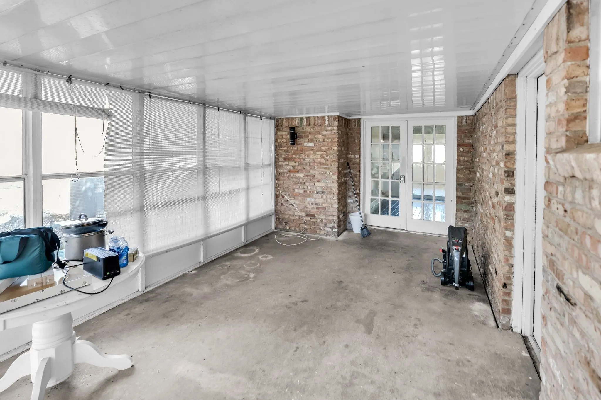 Single Family Residence For Rent in Dallas County , 1400 Moss Rose Circle, Irving, Texas 75061, 4 Bedroom, 3 Bathroom, 2 Garage spaces, 2,489 Sqft, built in 1966, mls#21362324, Real Estate Agent in Irving, Homes For Rent in Dallas county, Homes For Rent in Irving, Realtor in Irving Texas, Real Estate Brokerage Independent Realty Texas, Luminita Cordes Realtor