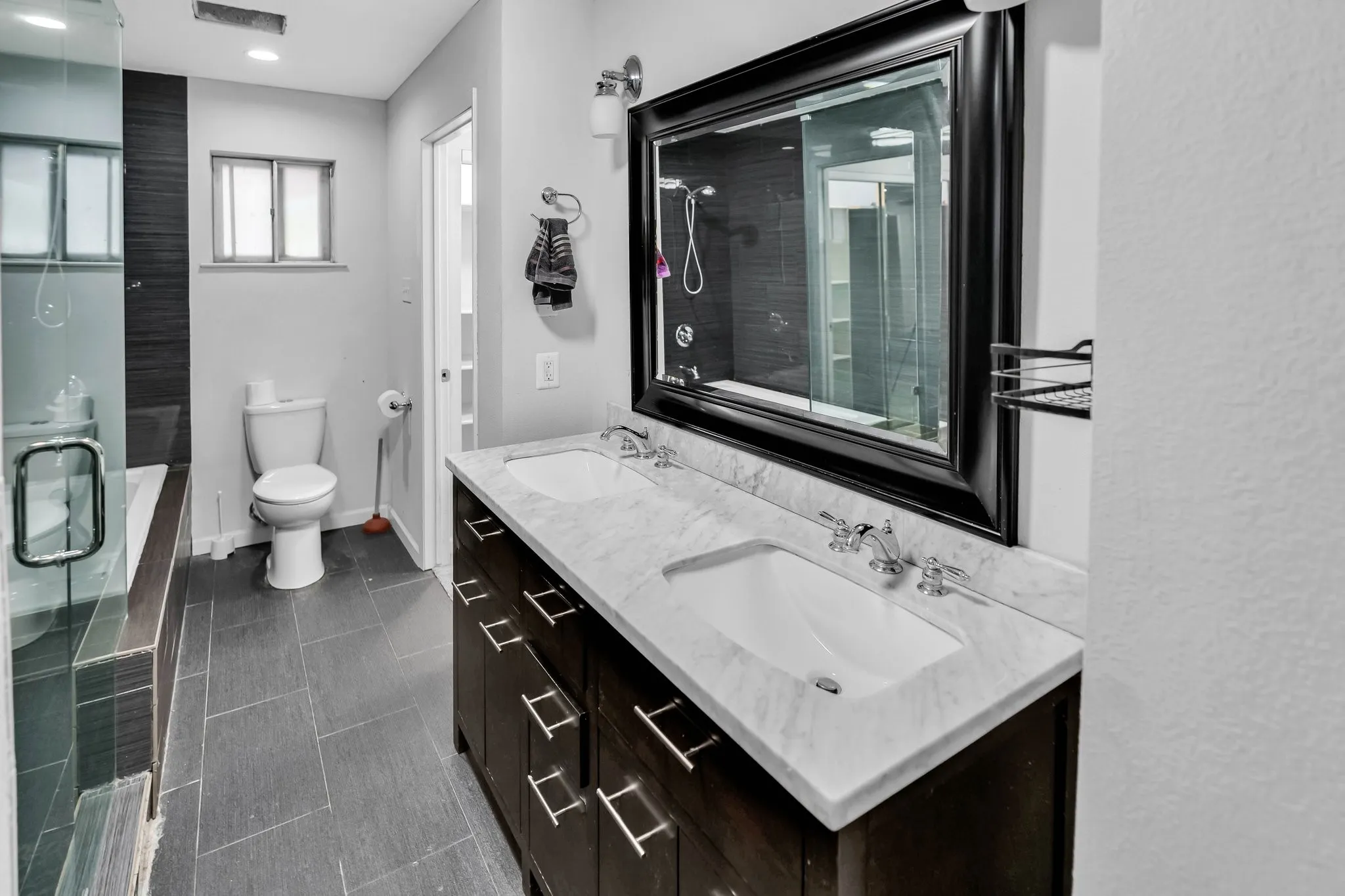 Single Family Residence For Rent in Dallas County , 1400 Moss Rose Circle, Irving, Texas 75061, 4 Bedroom, 3 Bathroom, 2 Garage spaces, 2,489 Sqft, built in 1966, mls#21362324, Real Estate Agent in Irving, Homes For Rent in Dallas county, Homes For Rent in Irving, Realtor in Irving Texas, Real Estate Brokerage Independent Realty Texas, Luminita Cordes Realtor