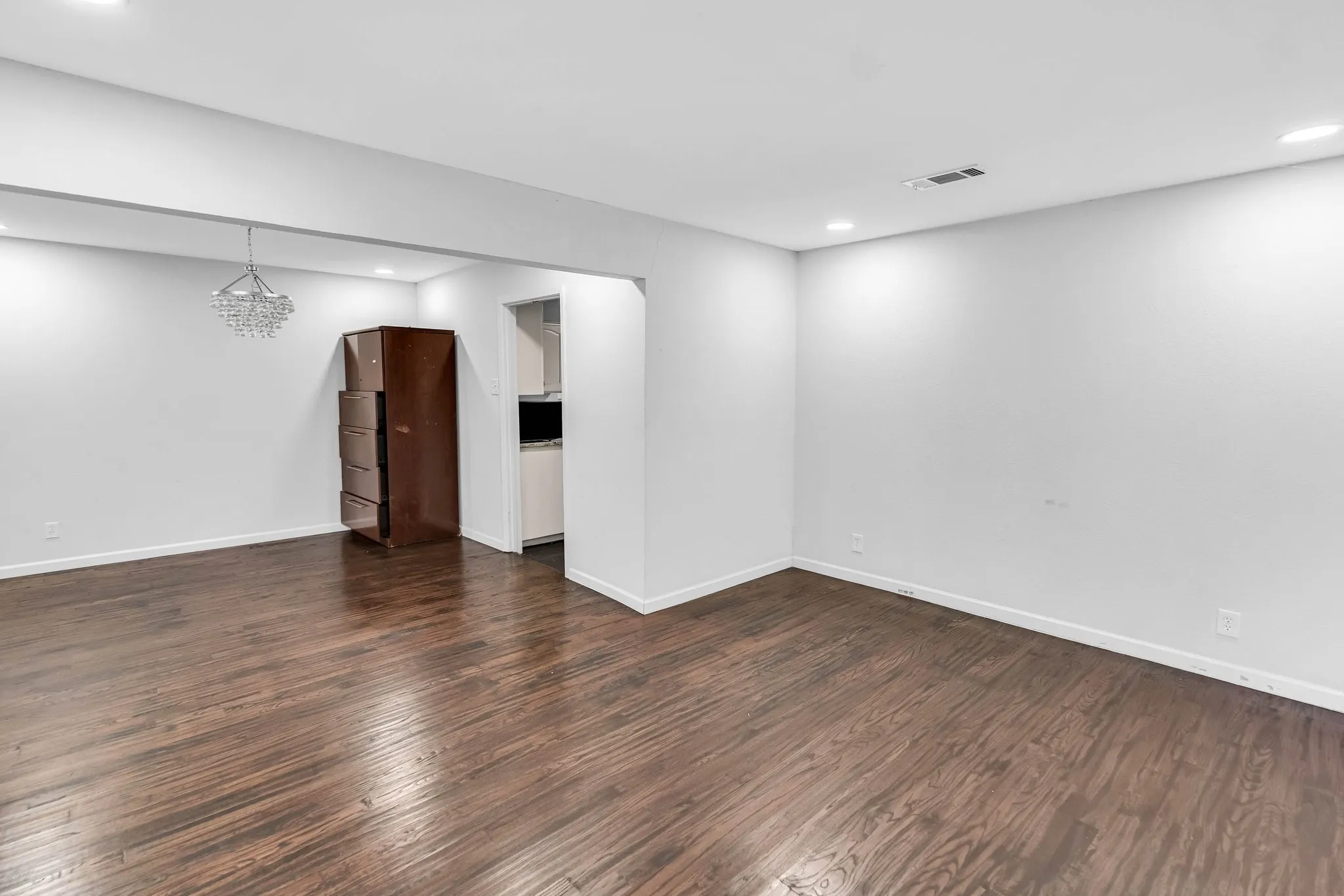Single Family Residence For Rent in Dallas County , 1400 Moss Rose Circle, Irving, Texas 75061, 4 Bedroom, 3 Bathroom, 2 Garage spaces, 2,489 Sqft, built in 1966, mls#21362324, Real Estate Agent in Irving, Homes For Rent in Dallas county, Homes For Rent in Irving, Realtor in Irving Texas, Real Estate Brokerage Independent Realty Texas, Luminita Cordes Realtor