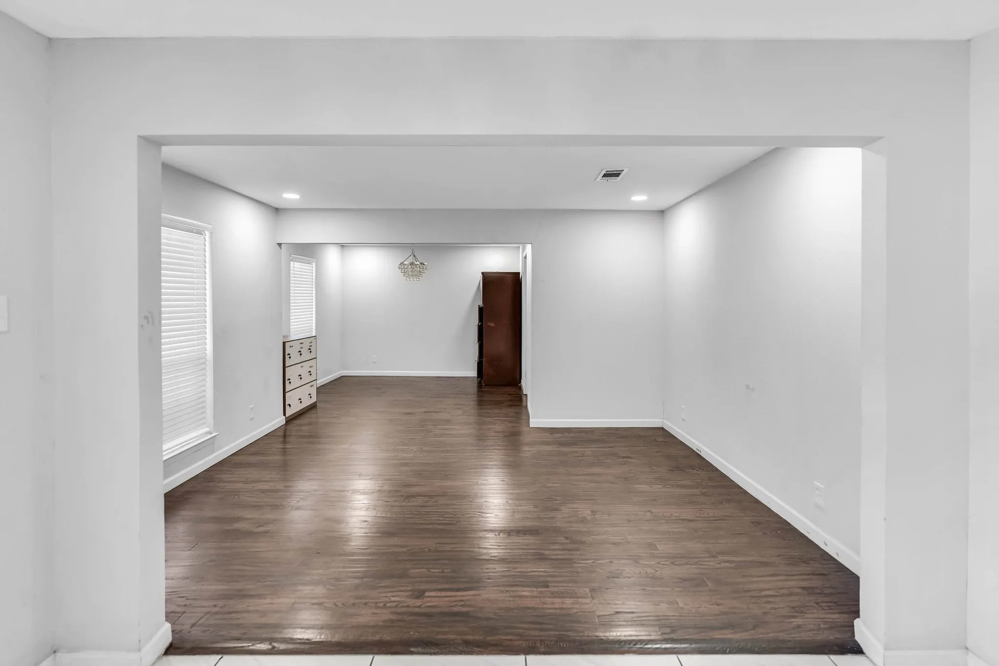 Single Family Residence For Rent in Dallas County , 1400 Moss Rose Circle, Irving, Texas 75061, 4 Bedroom, 3 Bathroom, 2 Garage spaces, 2,489 Sqft, built in 1966, mls#21362324, Real Estate Agent in Irving, Homes For Rent in Dallas county, Homes For Rent in Irving, Realtor in Irving Texas, Real Estate Brokerage Independent Realty Texas, Luminita Cordes Realtor