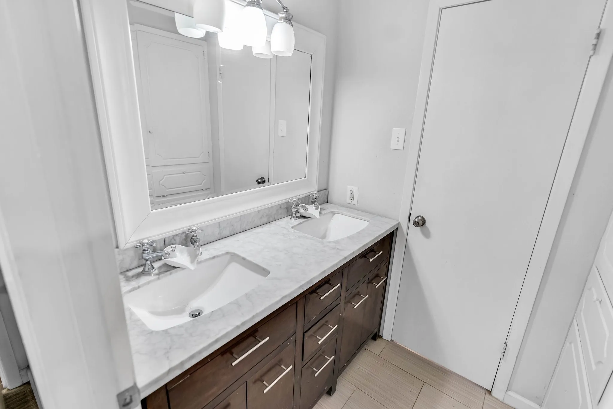 Single Family Residence For Rent in Dallas County , 1400 Moss Rose Circle, Irving, Texas 75061, 4 Bedroom, 3 Bathroom, 2 Garage spaces, 2,489 Sqft, built in 1966, mls#21362324, Real Estate Agent in Irving, Homes For Rent in Dallas county, Homes For Rent in Irving, Realtor in Irving Texas, Real Estate Brokerage Independent Realty Texas, Luminita Cordes Realtor