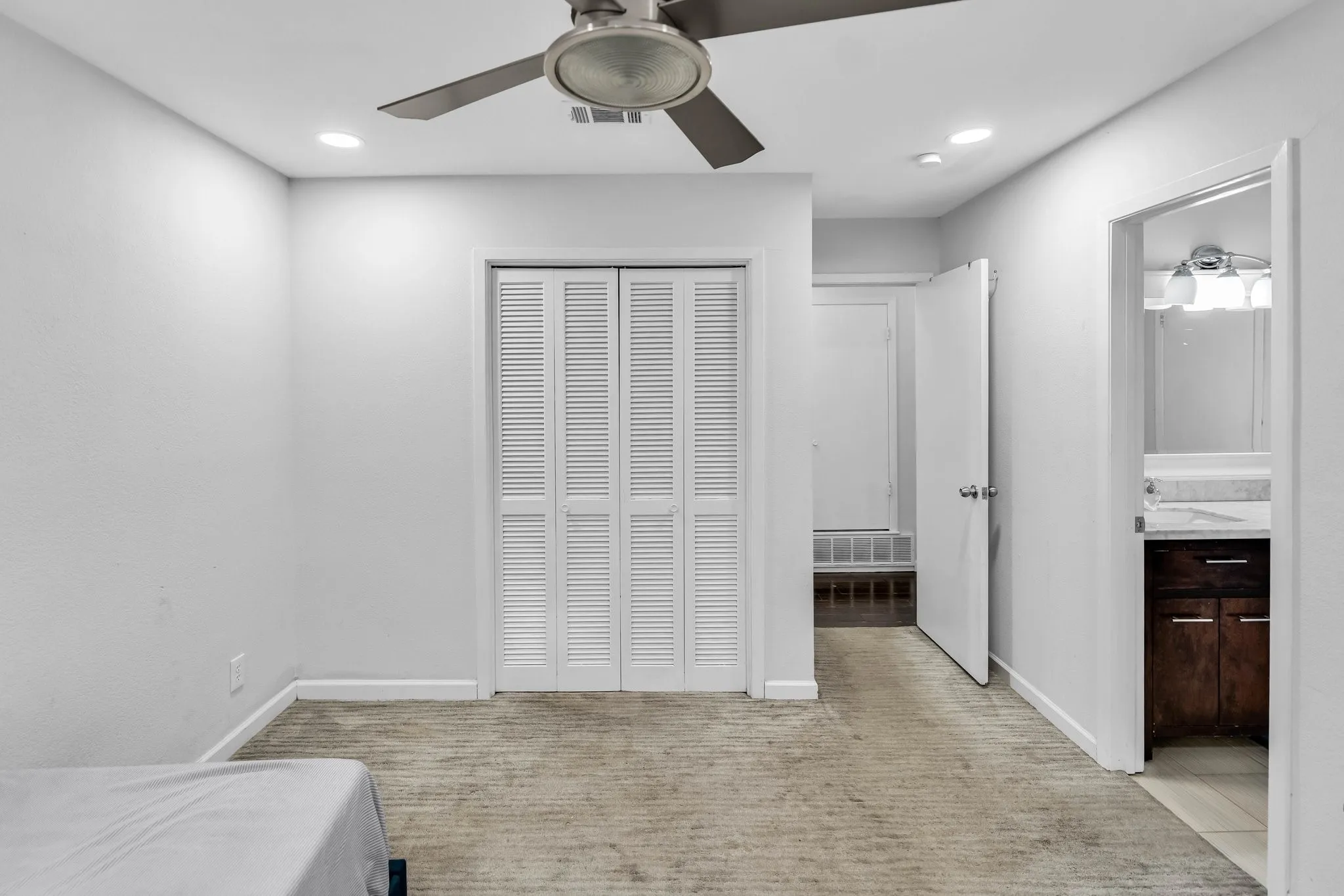 Single Family Residence For Rent in Dallas County , 1400 Moss Rose Circle, Irving, Texas 75061, 4 Bedroom, 3 Bathroom, 2 Garage spaces, 2,489 Sqft, built in 1966, mls#21362324, Real Estate Agent in Irving, Homes For Rent in Dallas county, Homes For Rent in Irving, Realtor in Irving Texas, Real Estate Brokerage Independent Realty Texas, Luminita Cordes Realtor