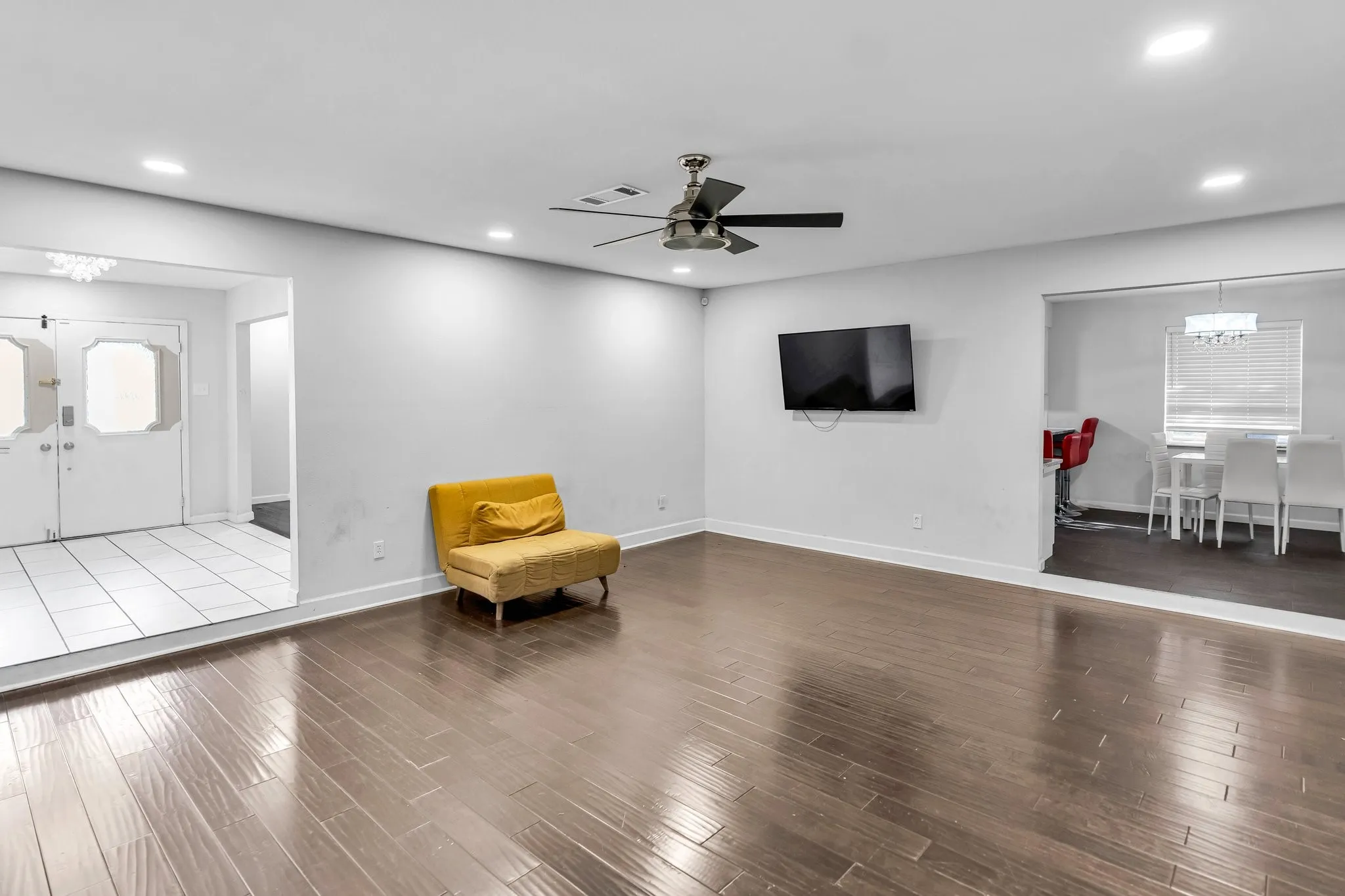 Single Family Residence For Rent in Dallas County , 1400 Moss Rose Circle, Irving, Texas 75061, 4 Bedroom, 3 Bathroom, 2 Garage spaces, 2,489 Sqft, built in 1966, mls#21362324, Real Estate Agent in Irving, Homes For Rent in Dallas county, Homes For Rent in Irving, Realtor in Irving Texas, Real Estate Brokerage Independent Realty Texas, Luminita Cordes Realtor