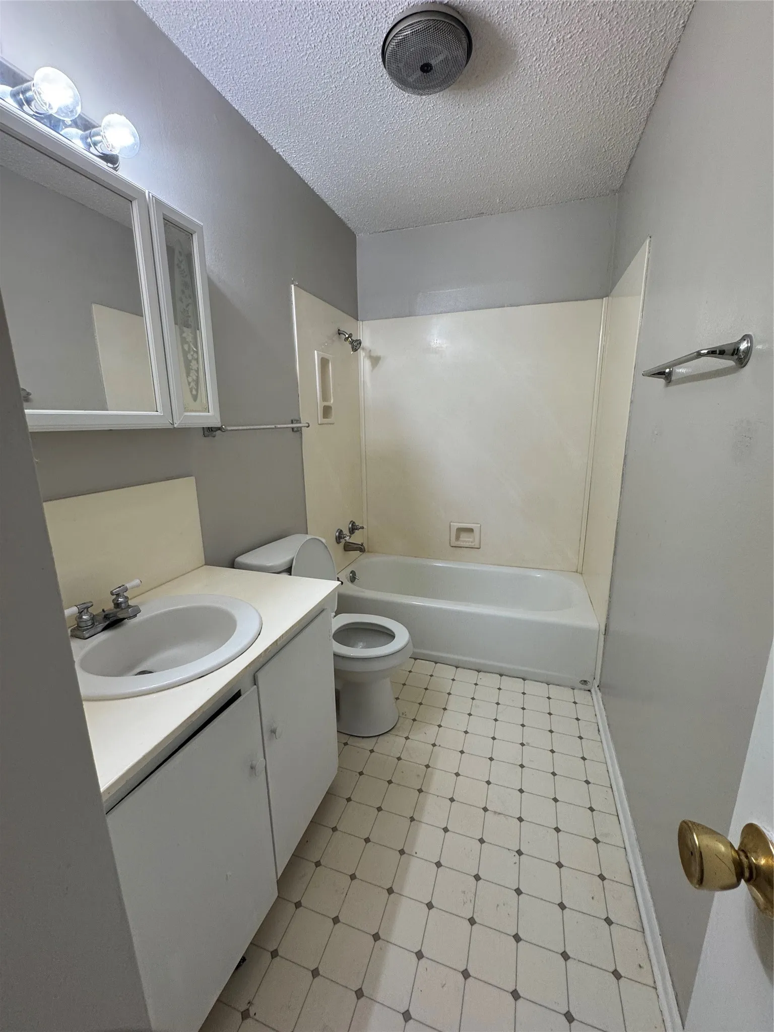 Condominium For Sale in Taylor County , 4611 N 2nd Street, Abilene, Texas 79603, 2 Bedroom, 2 Bathroom, 2 Garage spaces, 1,164 Sqft, built in 1964, mls#21362329, Real Estate Agent in Abilene, Homes For Sale in Taylor county, Homes For Sale in Abilene, Realtor in Abilene Texas, Real Estate Brokerage Independent Realty Texas, Luminita Cordes Realtor