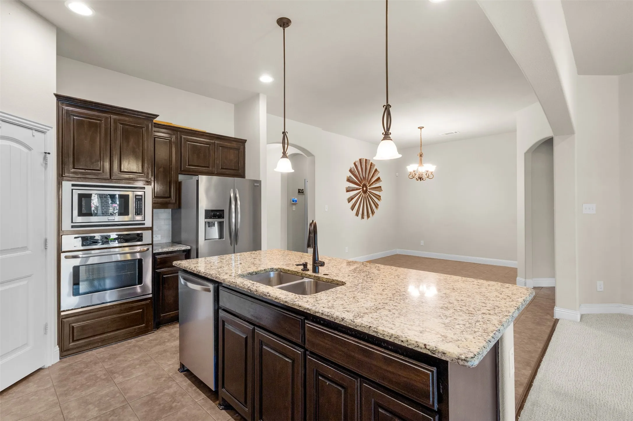 Single Family Residence For Sale in Ellis County , 913 Abbey Lane, Midlothian, Texas 76065, 3 Bedroom, 2 Bathroom, 2 Garage spaces, 1,846 Sqft, built in 2015, mls#21362332, Real Estate Agent in Midlothian, Homes For Sale in Ellis county, Homes For Sale in Midlothian, Realtor in Midlothian Texas, Real Estate Brokerage Independent Realty Texas, Luminita Cordes Realtor
