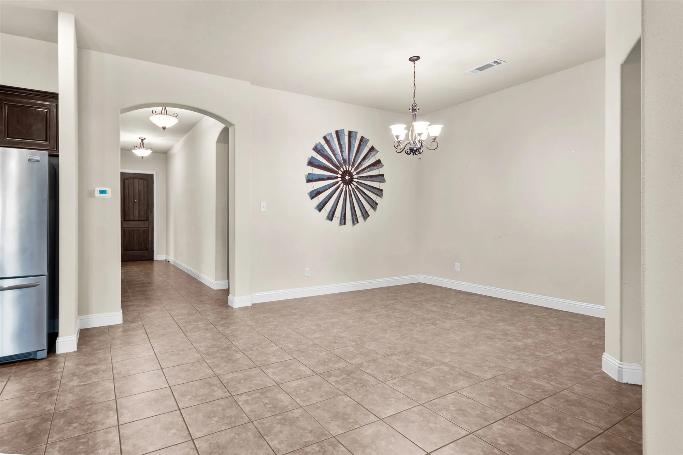 Single Family Residence For Sale in Ellis County , 913 Abbey Lane, Midlothian, Texas 76065, 3 Bedroom, 2 Bathroom, 2 Garage spaces, 1,846 Sqft, built in 2015, mls#21362332, Real Estate Agent in Midlothian, Homes For Sale in Ellis county, Homes For Sale in Midlothian, Realtor in Midlothian Texas, Real Estate Brokerage Independent Realty Texas, Luminita Cordes Realtor