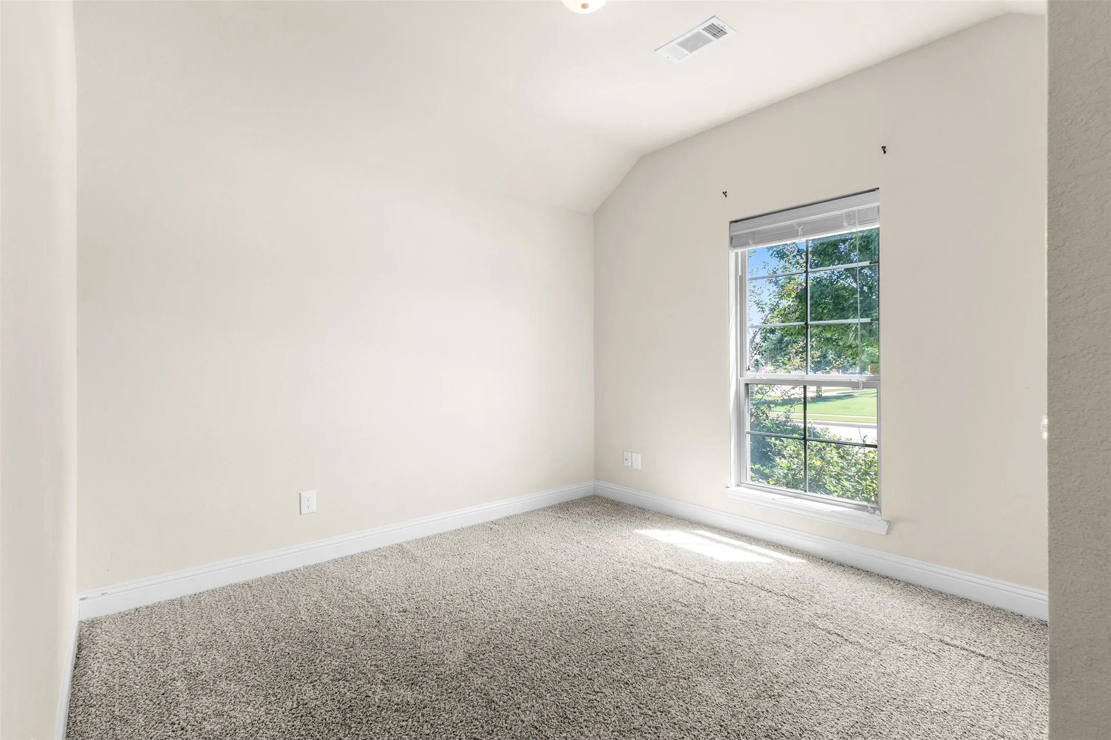 Single Family Residence For Sale in Ellis County , 913 Abbey Lane, Midlothian, Texas 76065, 3 Bedroom, 2 Bathroom, 2 Garage spaces, 1,846 Sqft, built in 2015, mls#21362332, Real Estate Agent in Midlothian, Homes For Sale in Ellis county, Homes For Sale in Midlothian, Realtor in Midlothian Texas, Real Estate Brokerage Independent Realty Texas, Luminita Cordes Realtor