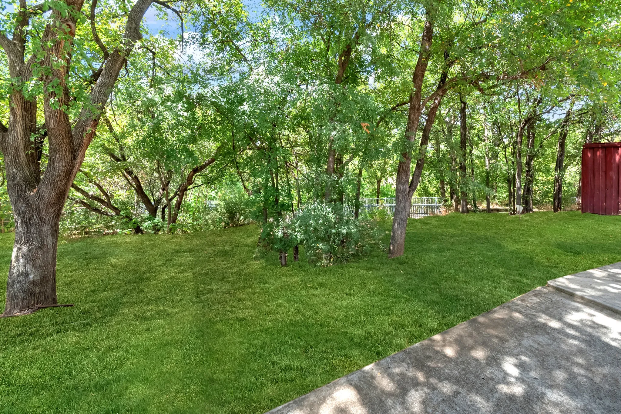 Single Family Residence For Sale in Tarrant County , 18 Red Bluff Court, Mansfield, Texas 76063, 4 Bedroom, 3 Bathroom, 2 Garage spaces, 2,886 Sqft, built in 1998, mls#21361306, Real Estate Agent in Mansfield, Homes For Sale in Tarrant county, Homes For Sale in Mansfield, Realtor in Mansfield Texas, Real Estate Brokerage Independent Realty Texas, Luminita Cordes Realtor
