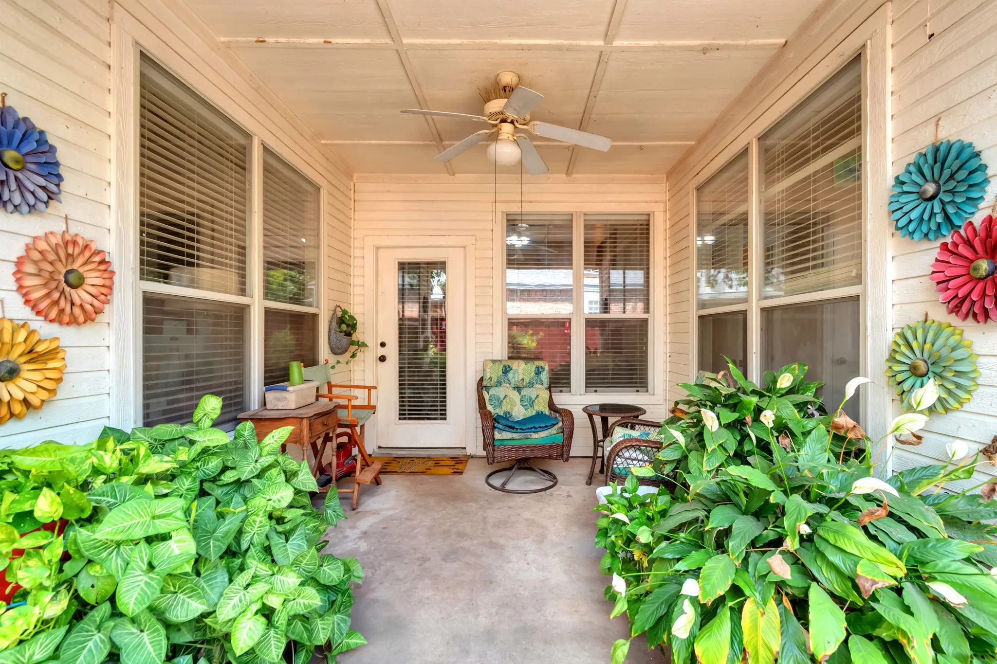 Single Family Residence For Sale in Tarrant County , 18 Red Bluff Court, Mansfield, Texas 76063, 4 Bedroom, 3 Bathroom, 2 Garage spaces, 2,886 Sqft, built in 1998, mls#21361306, Real Estate Agent in Mansfield, Homes For Sale in Tarrant county, Homes For Sale in Mansfield, Realtor in Mansfield Texas, Real Estate Brokerage Independent Realty Texas, Luminita Cordes Realtor