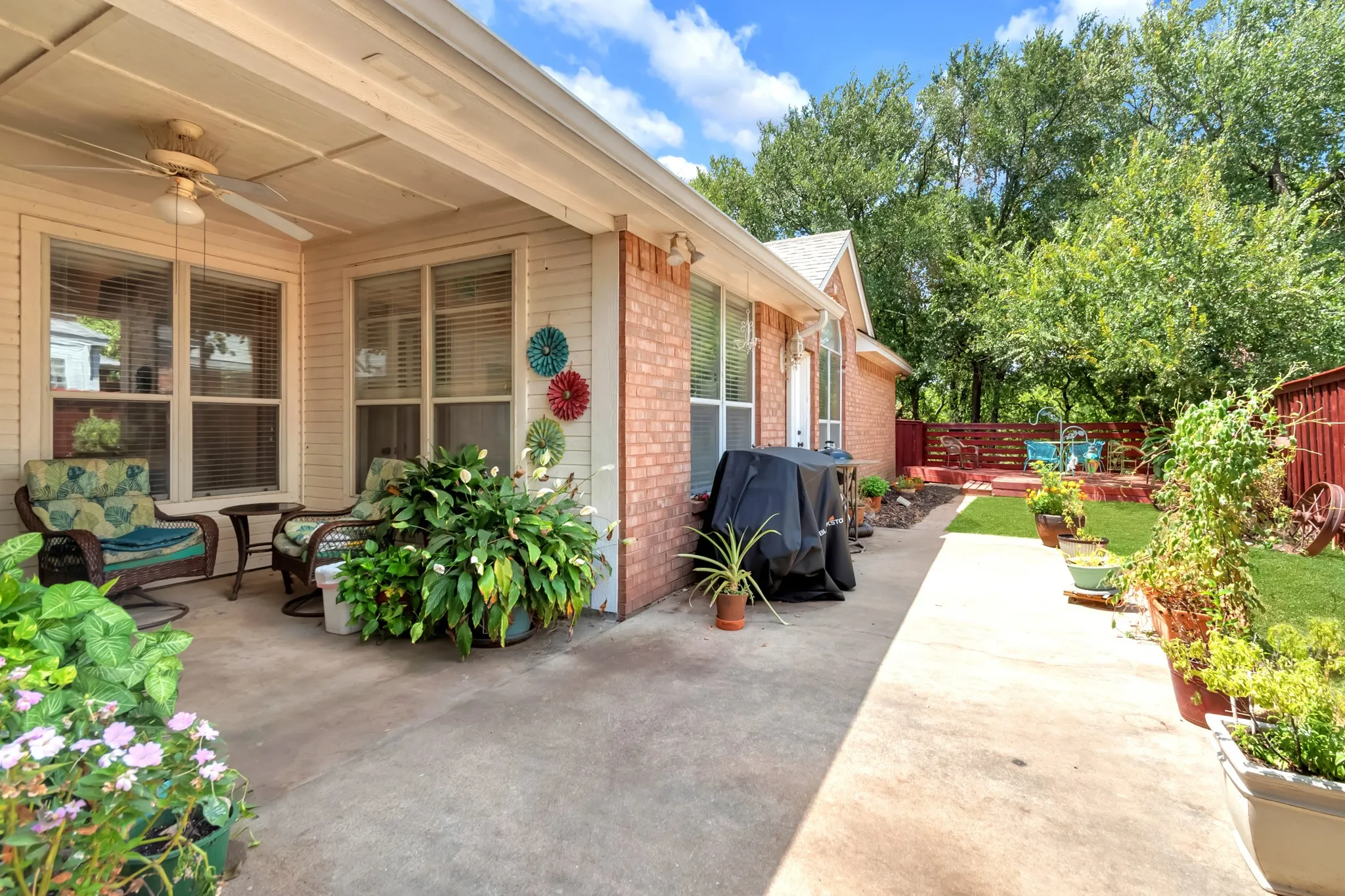 Single Family Residence For Sale in Tarrant County , 18 Red Bluff Court, Mansfield, Texas 76063, 4 Bedroom, 3 Bathroom, 2 Garage spaces, 2,886 Sqft, built in 1998, mls#21361306, Real Estate Agent in Mansfield, Homes For Sale in Tarrant county, Homes For Sale in Mansfield, Realtor in Mansfield Texas, Real Estate Brokerage Independent Realty Texas, Luminita Cordes Realtor