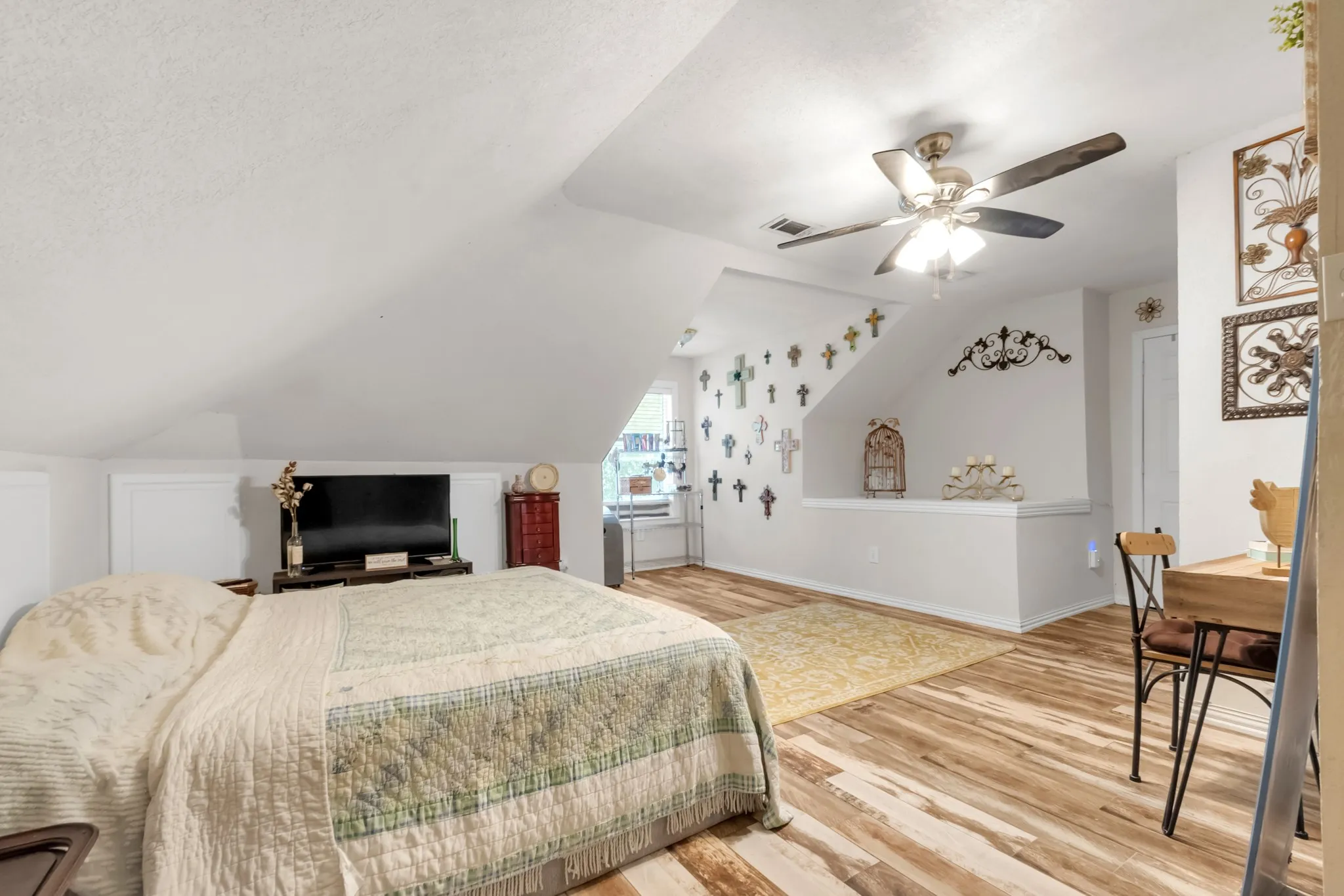 Single Family Residence For Sale in Tarrant County , 18 Red Bluff Court, Mansfield, Texas 76063, 4 Bedroom, 3 Bathroom, 2 Garage spaces, 2,886 Sqft, built in 1998, mls#21361306, Real Estate Agent in Mansfield, Homes For Sale in Tarrant county, Homes For Sale in Mansfield, Realtor in Mansfield Texas, Real Estate Brokerage Independent Realty Texas, Luminita Cordes Realtor