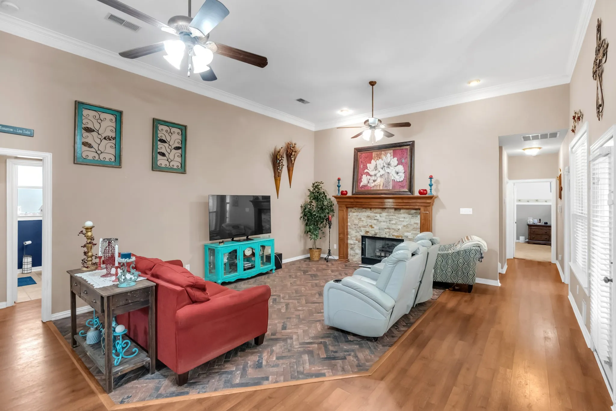 Single Family Residence For Sale in Tarrant County , 18 Red Bluff Court, Mansfield, Texas 76063, 4 Bedroom, 3 Bathroom, 2 Garage spaces, 2,886 Sqft, built in 1998, mls#21361306, Real Estate Agent in Mansfield, Homes For Sale in Tarrant county, Homes For Sale in Mansfield, Realtor in Mansfield Texas, Real Estate Brokerage Independent Realty Texas, Luminita Cordes Realtor
